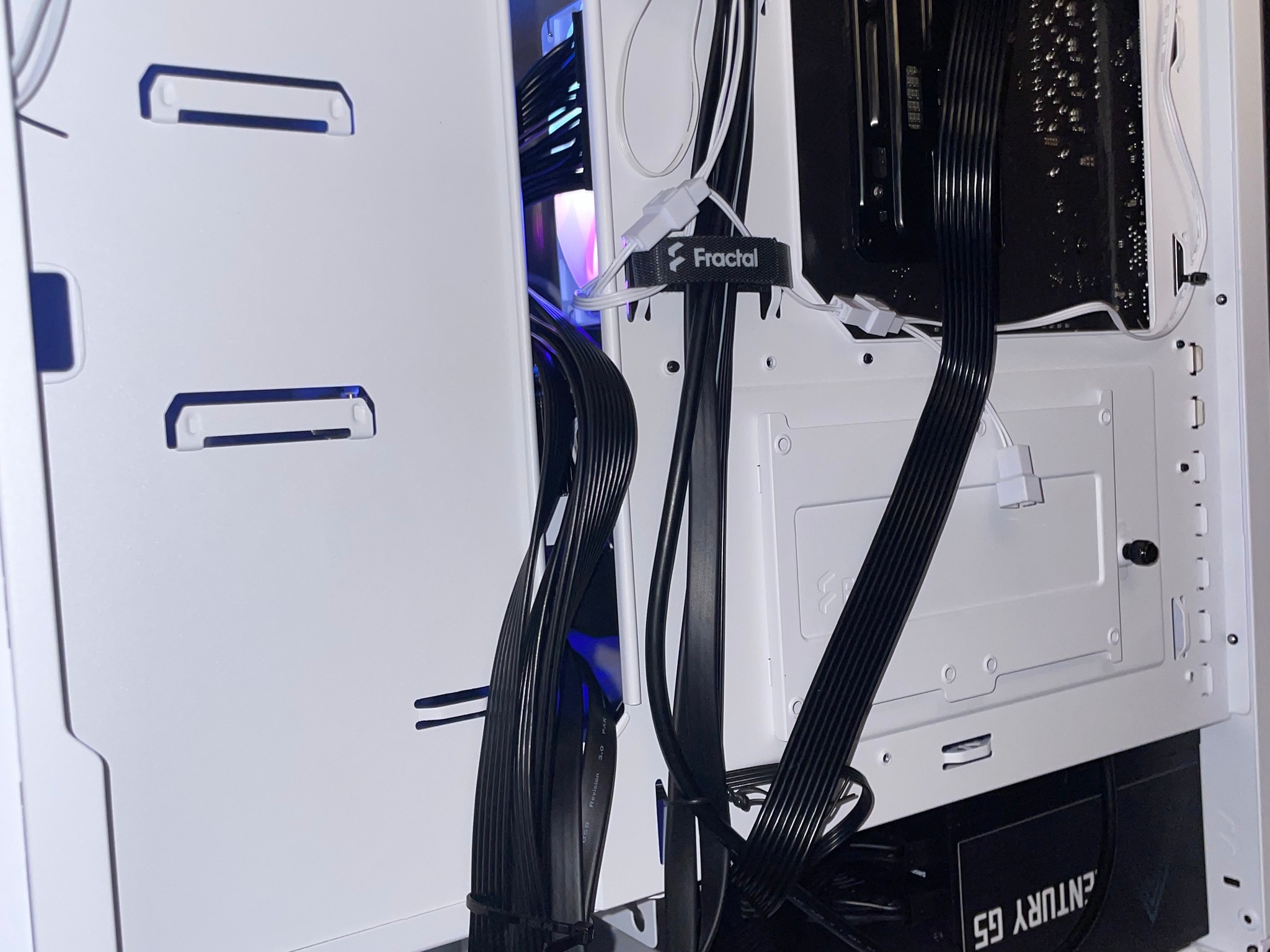 PC | RX 7800 XT  | AMD RYZEN 5 7600 | 32GB DDR5 RAM | 1TB NVME SSD | 750W Power Supply