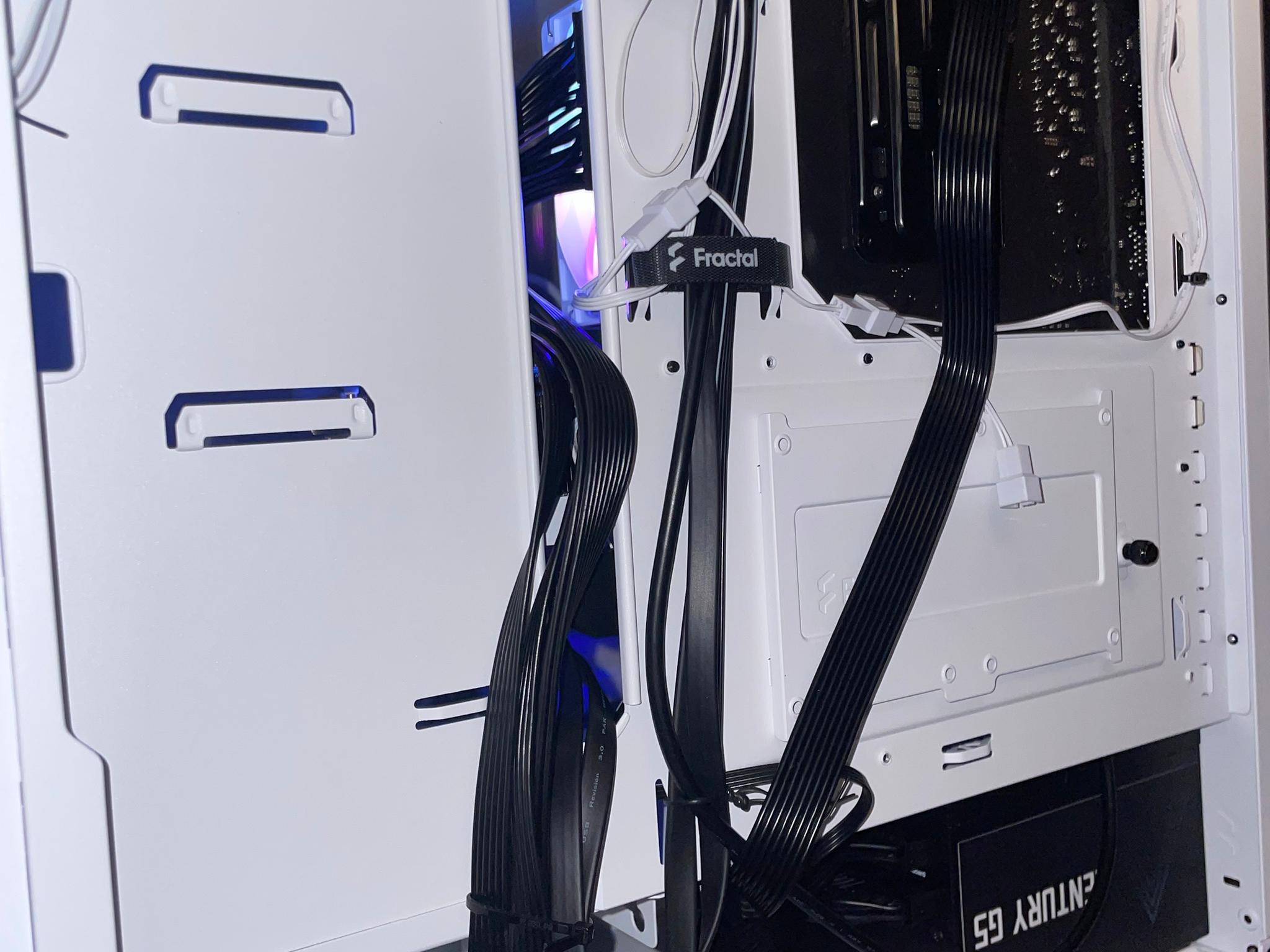 PC | RX 7800 XT  | AMD RYZEN 5 7600 | 32GB DDR5 RAM | 1TB NVME SSD | 750W Power Supply