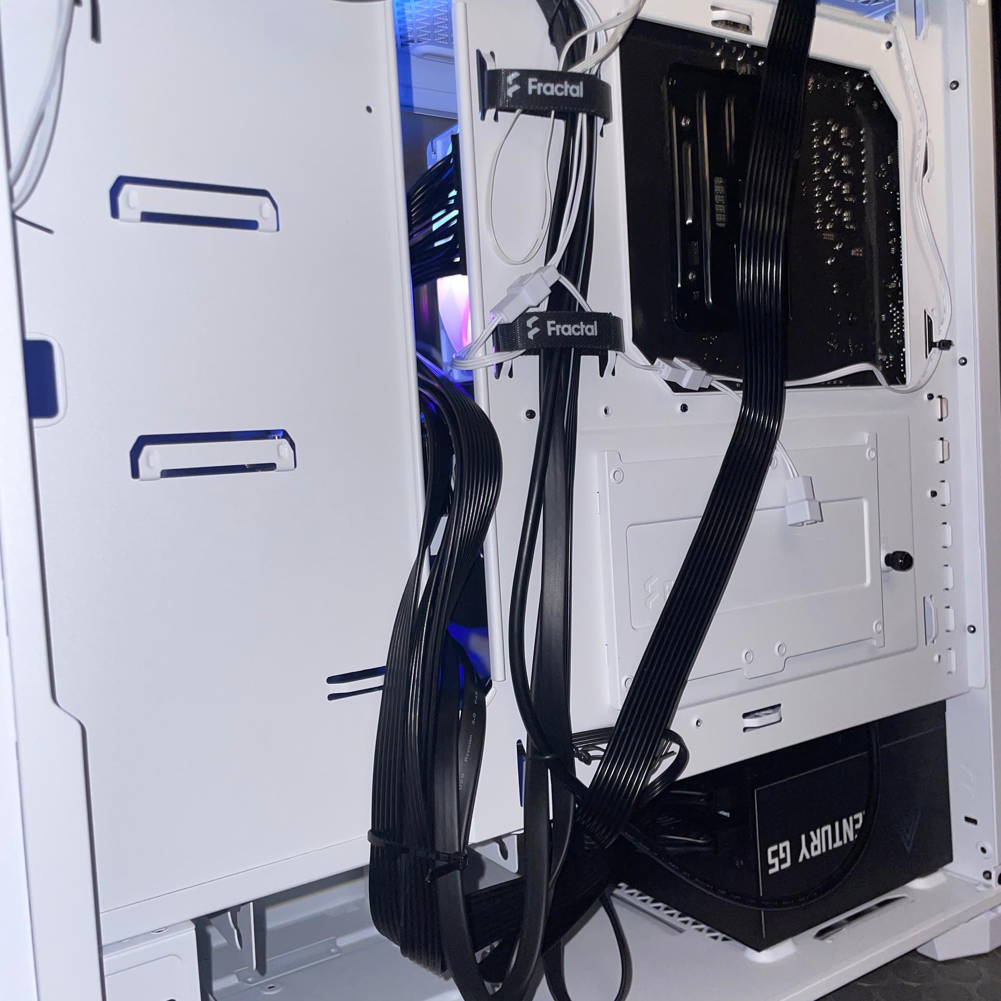 PC | RX 7800 XT  | AMD RYZEN 5 7600 | 32GB DDR5 RAM | 1TB NVME SSD | 750W Power Supply