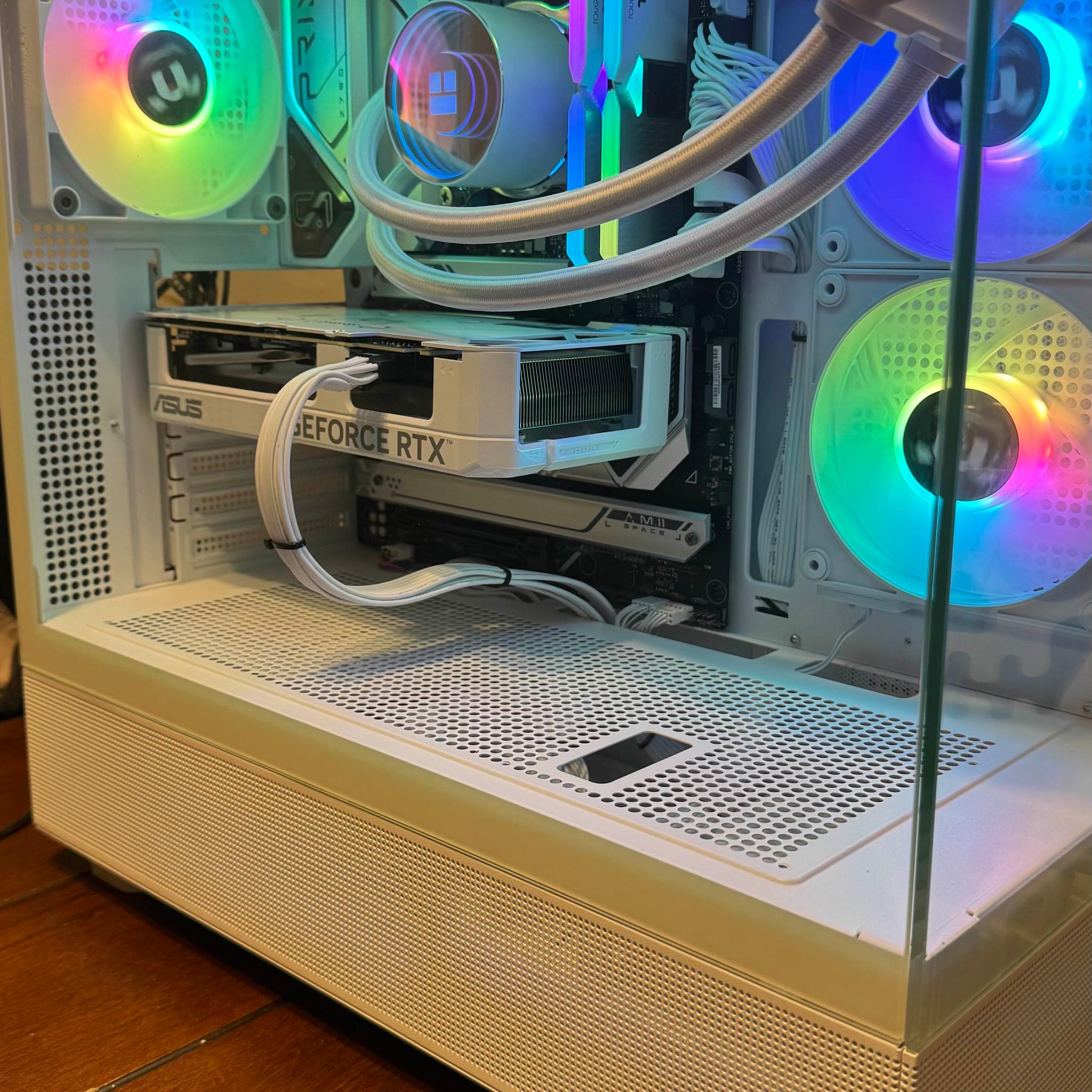 All White Gaming PC | Z790 | i7-13700KF | 4070 Super | 32GB DDR5 | 1TB SSD | 850W PSU | 360 AIO