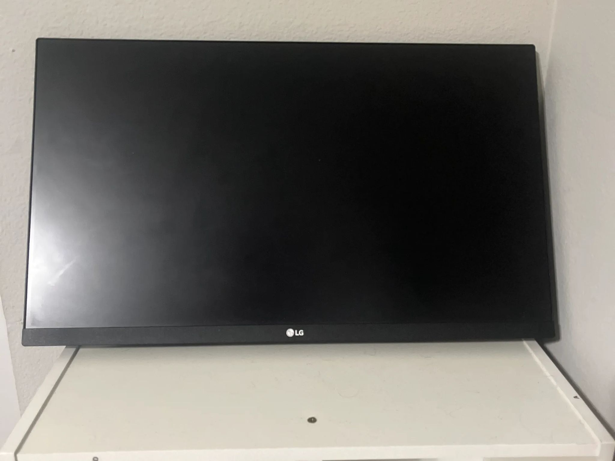 "LG 24" Full HD IPS Monitor – 1ms, FreeSync, HDMI 2.1 & Power Cable Included (No Stand)"