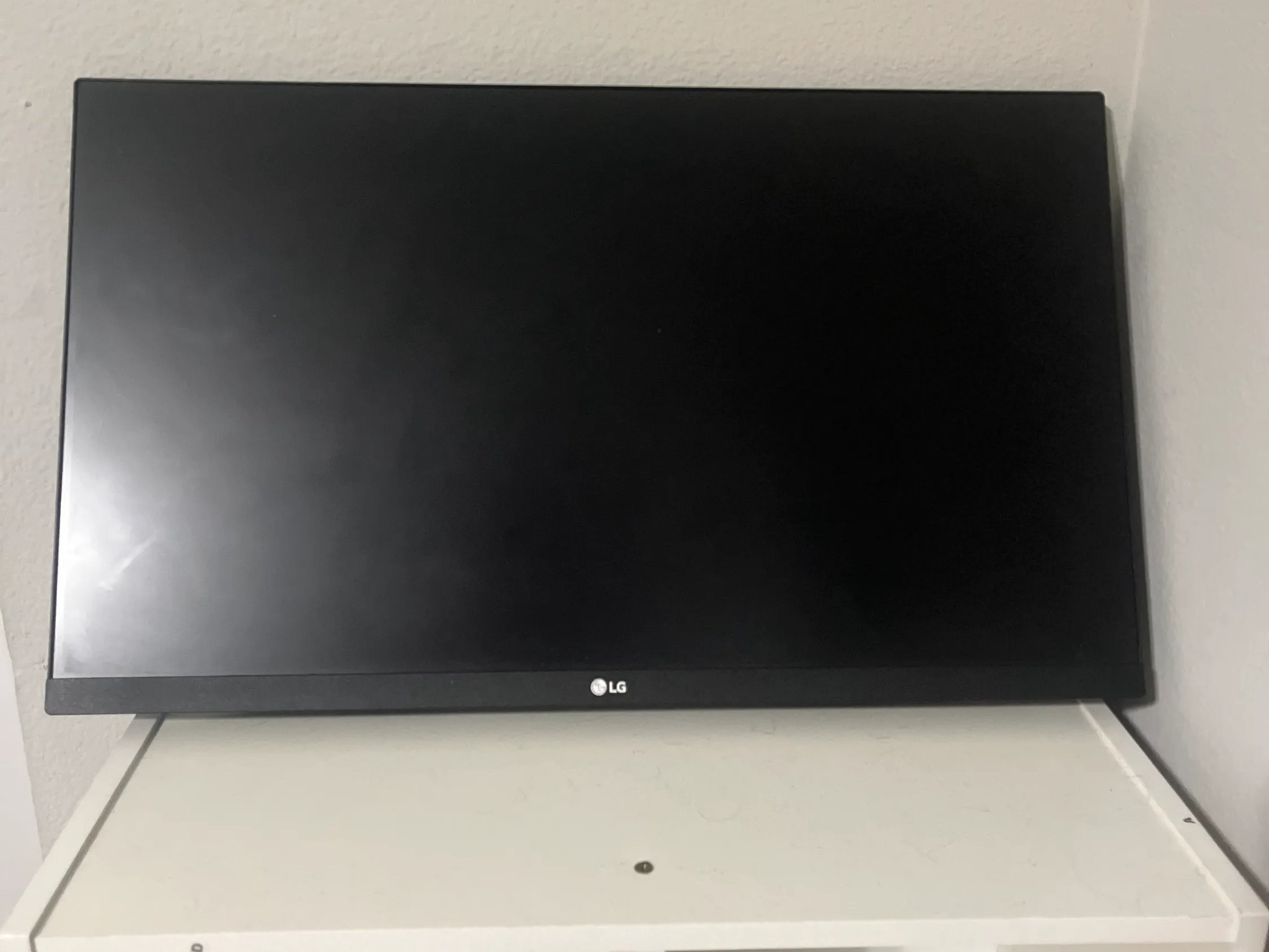 "LG 24" Full HD IPS Monitor – 1ms, FreeSync, HDMI 2.1 & Power Cable Included (No Stand)"