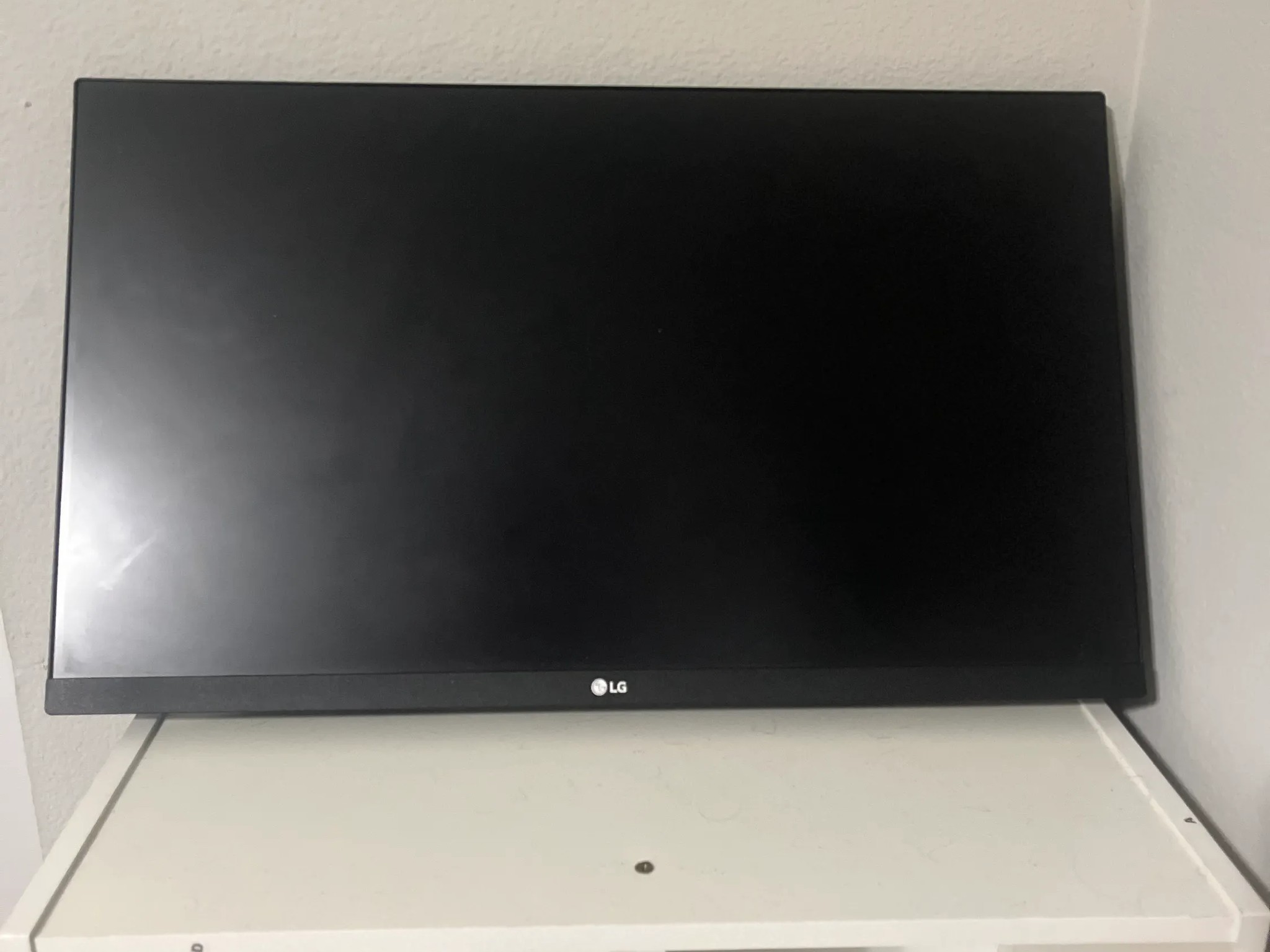 "LG 24" Full HD IPS Monitor – 1ms, FreeSync, HDMI 2.1 & Power Cable Included (No Stand)"