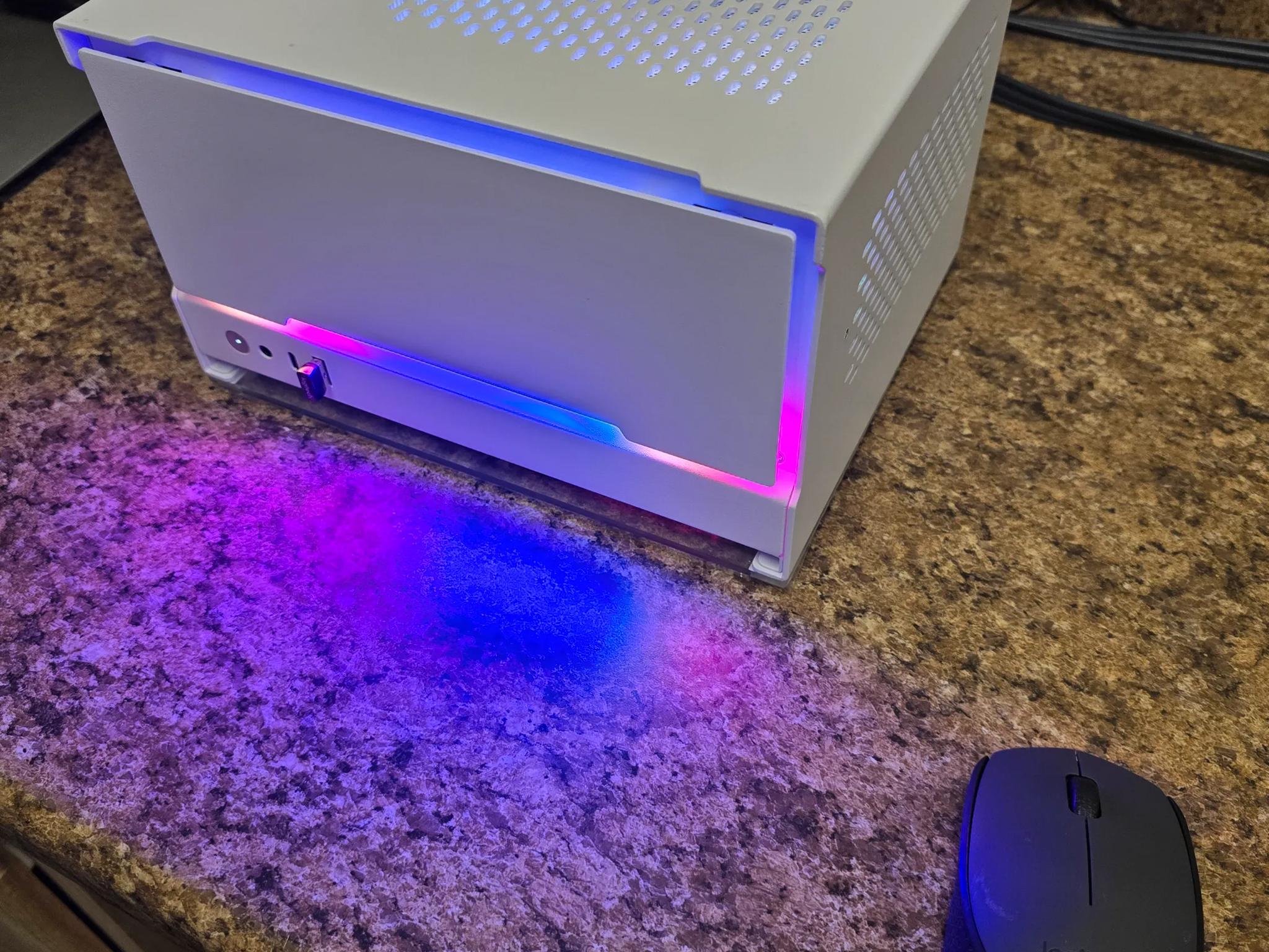 Tiny white box 7600x - 4060 Mini ITX