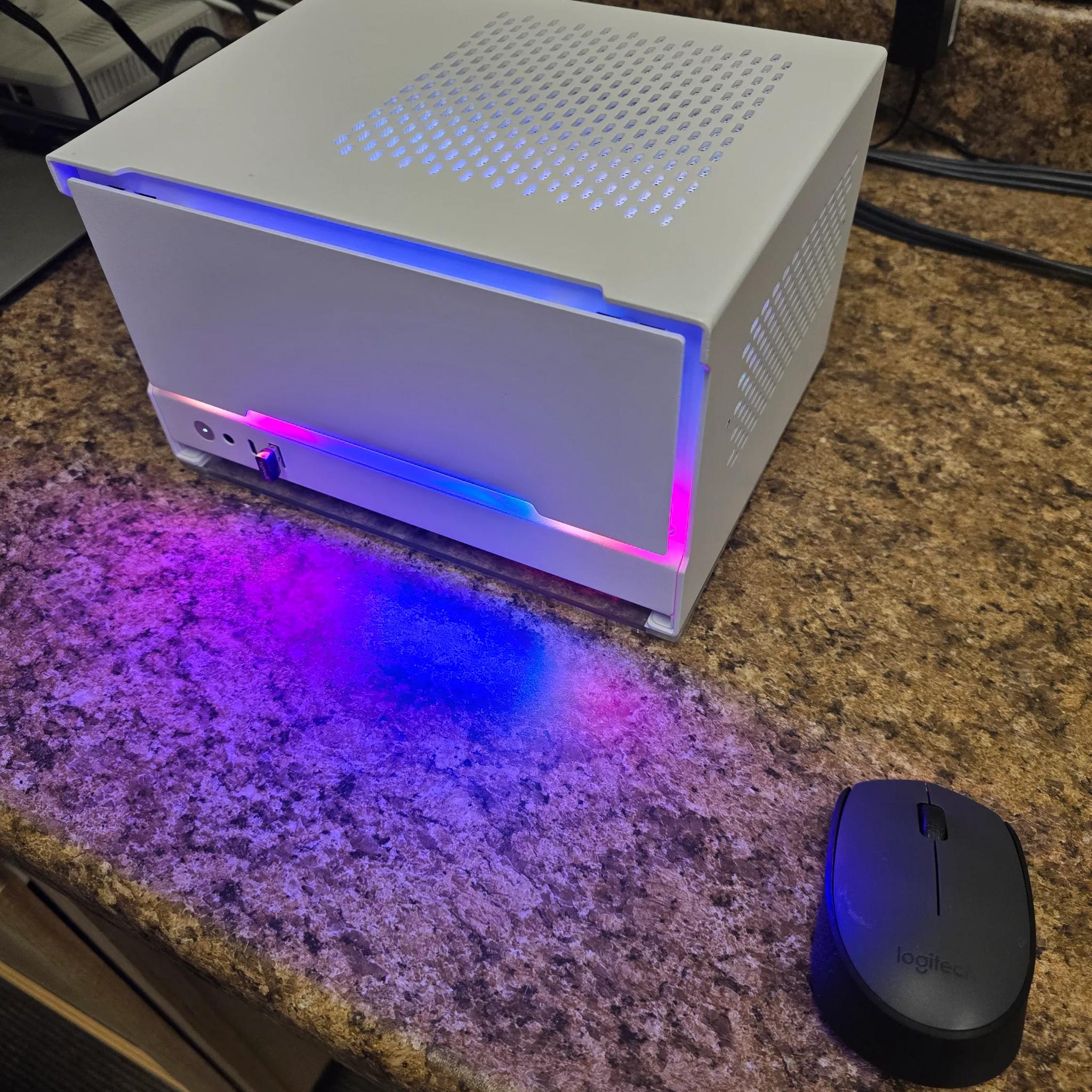 Tiny white box 7600x - 4060 Mini ITX