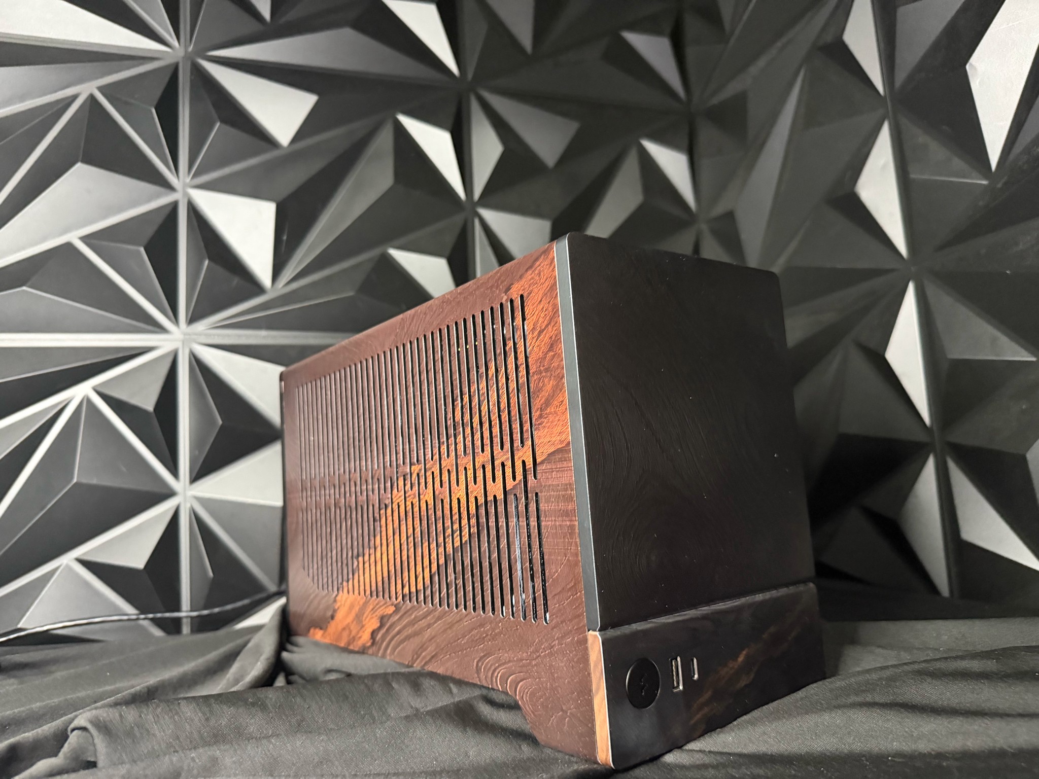 🖤 DARK OAK 🖤🌲 Ryzen 7 7700| RX 9070XT| 32 GB DDR5| 1.25 TB NVME| 850W PSU