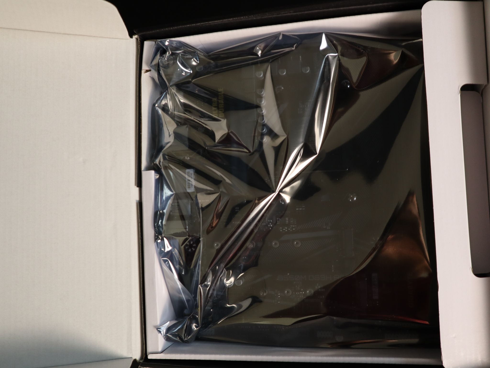 GIGABYTE B550M DS3H AC | Brand New |