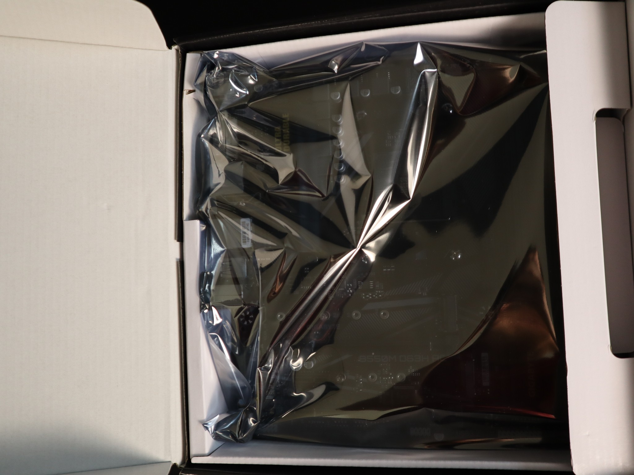 GIGABYTE B550M DS3H AC | Brand New |