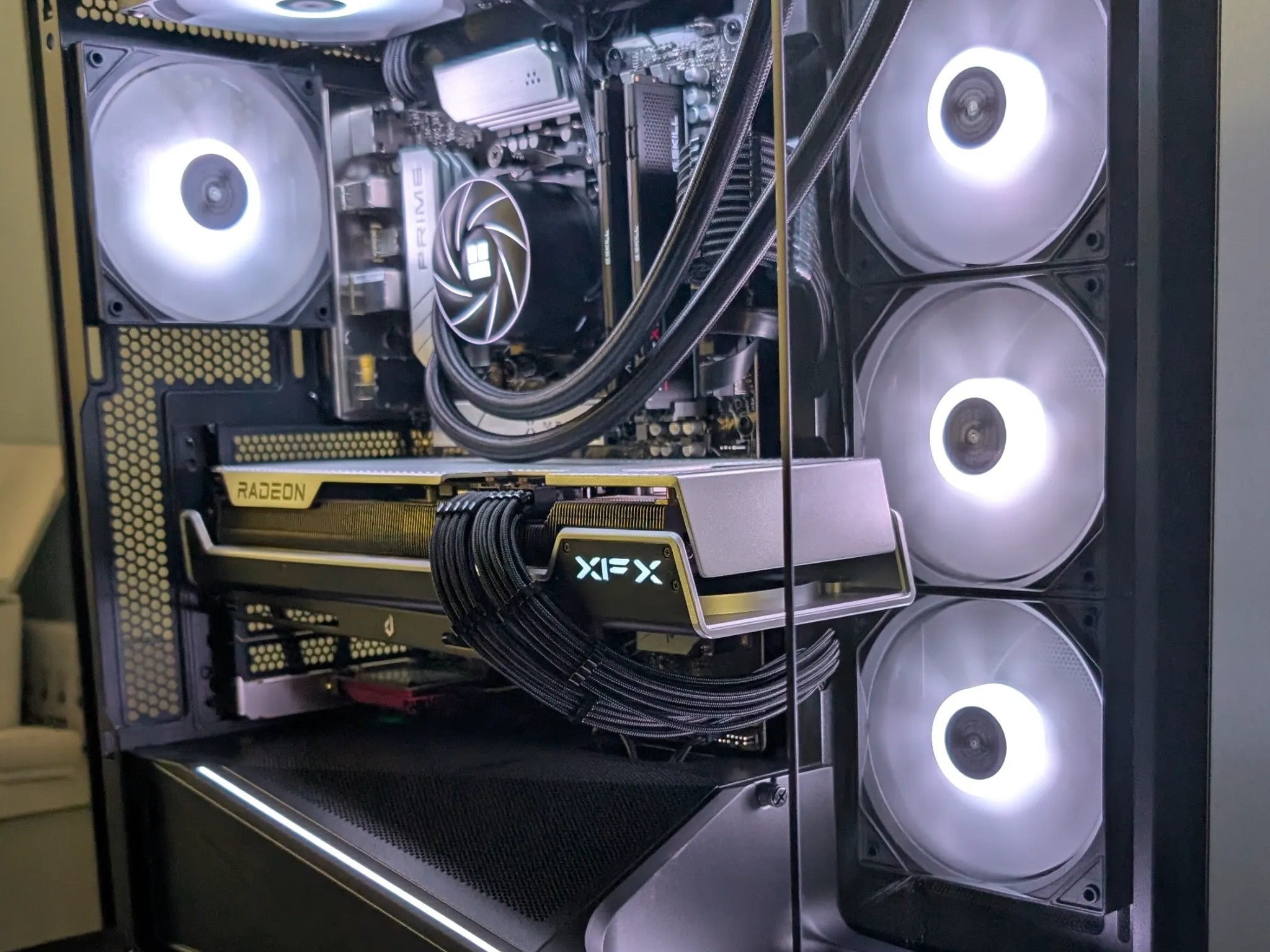 RX 7800 XT - Ryzen 7 9700x - 32 GB DDR5 6000 - 1 TB NVME Liquid Cooled