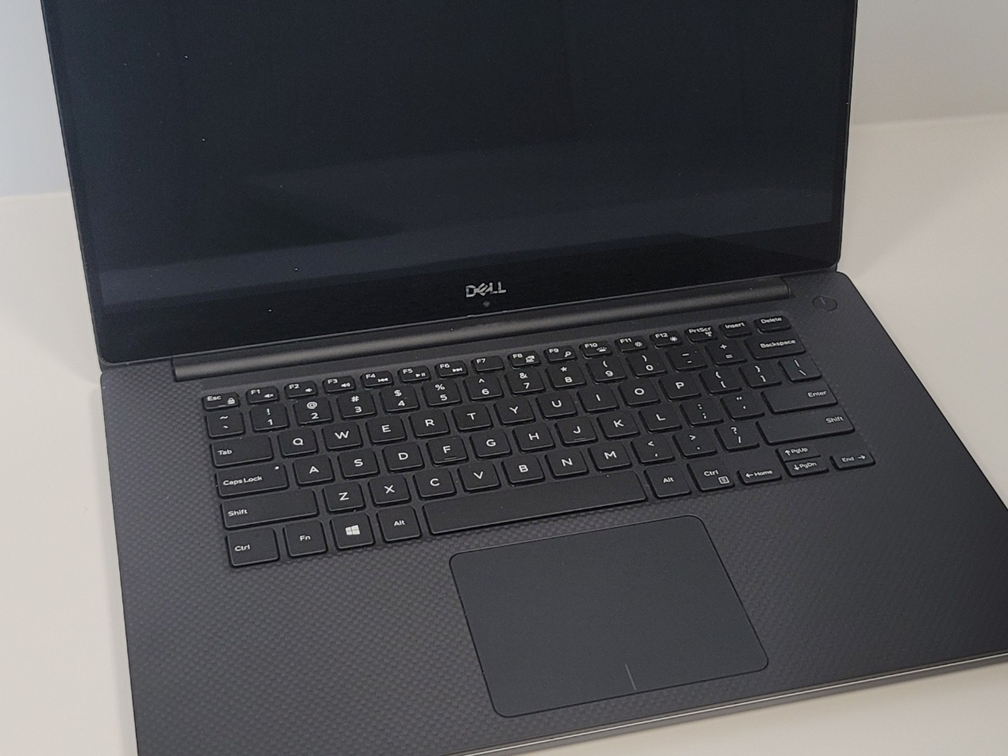 Dell Precision 5520. Intel I7-7820HQ. 32g RAM. 1tb ssd. Nvidia Quadro M1200