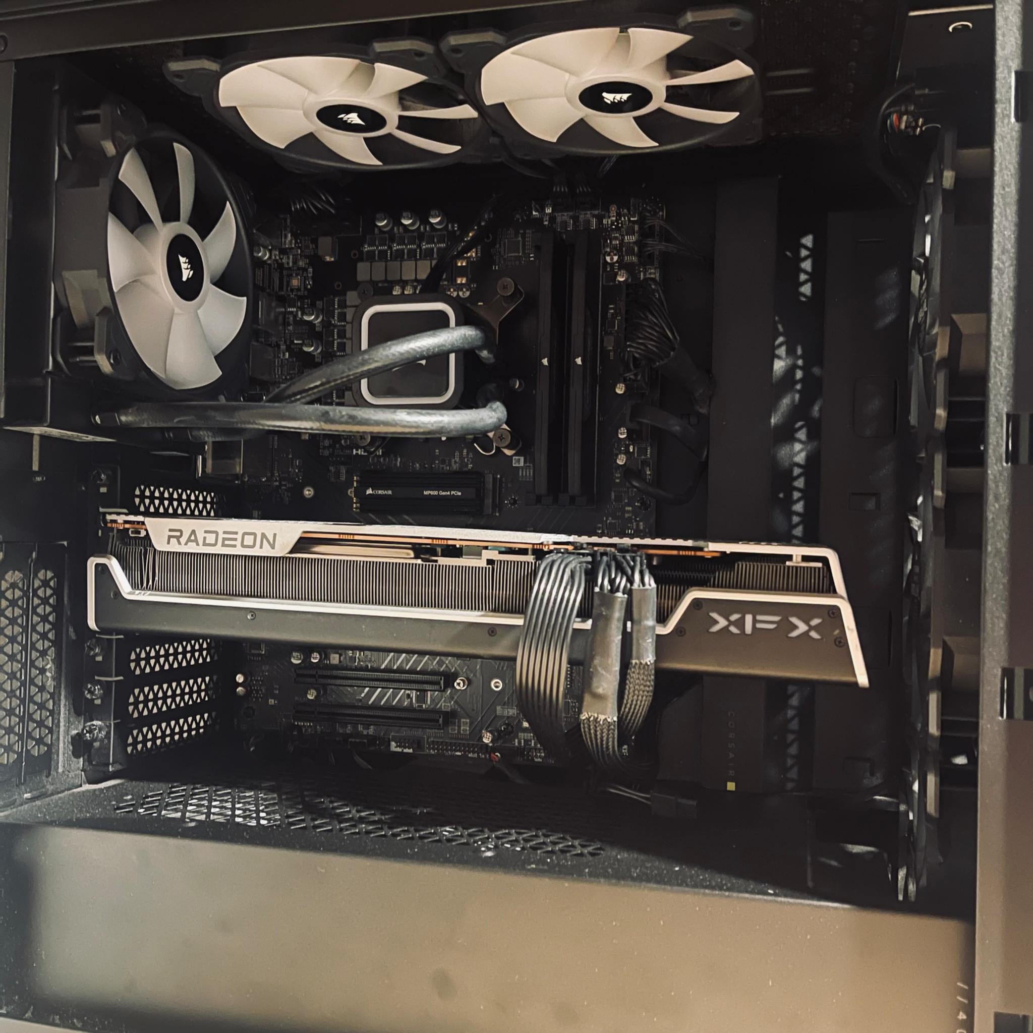 Corsair VENGEANCE | i7-14700kf, 7900 XT, 32GB, 1TB