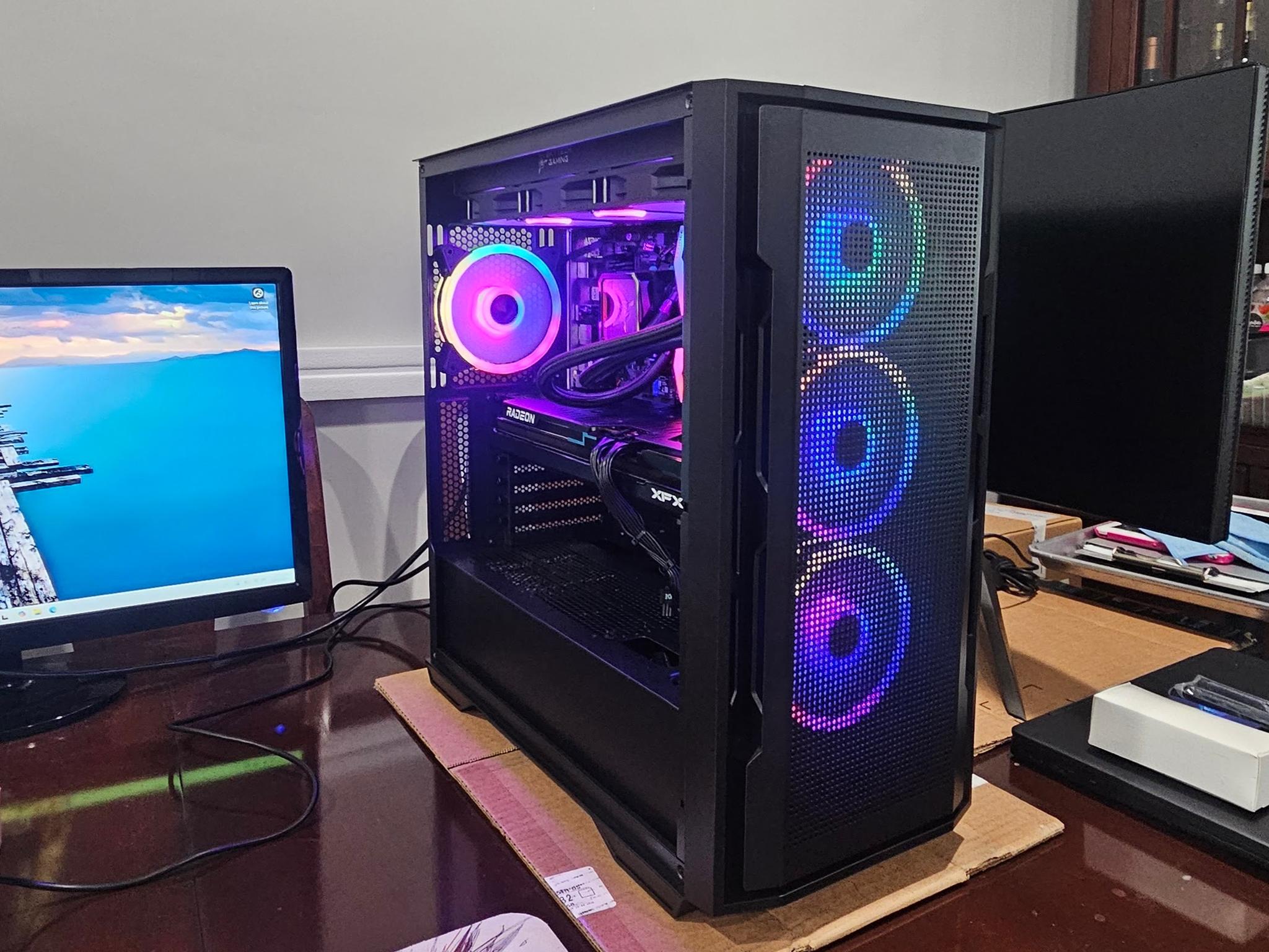 RX 7800XT / Ryzen 7700x / 32GB DDR5 / 2TB Nvme / Windows 11 Pro