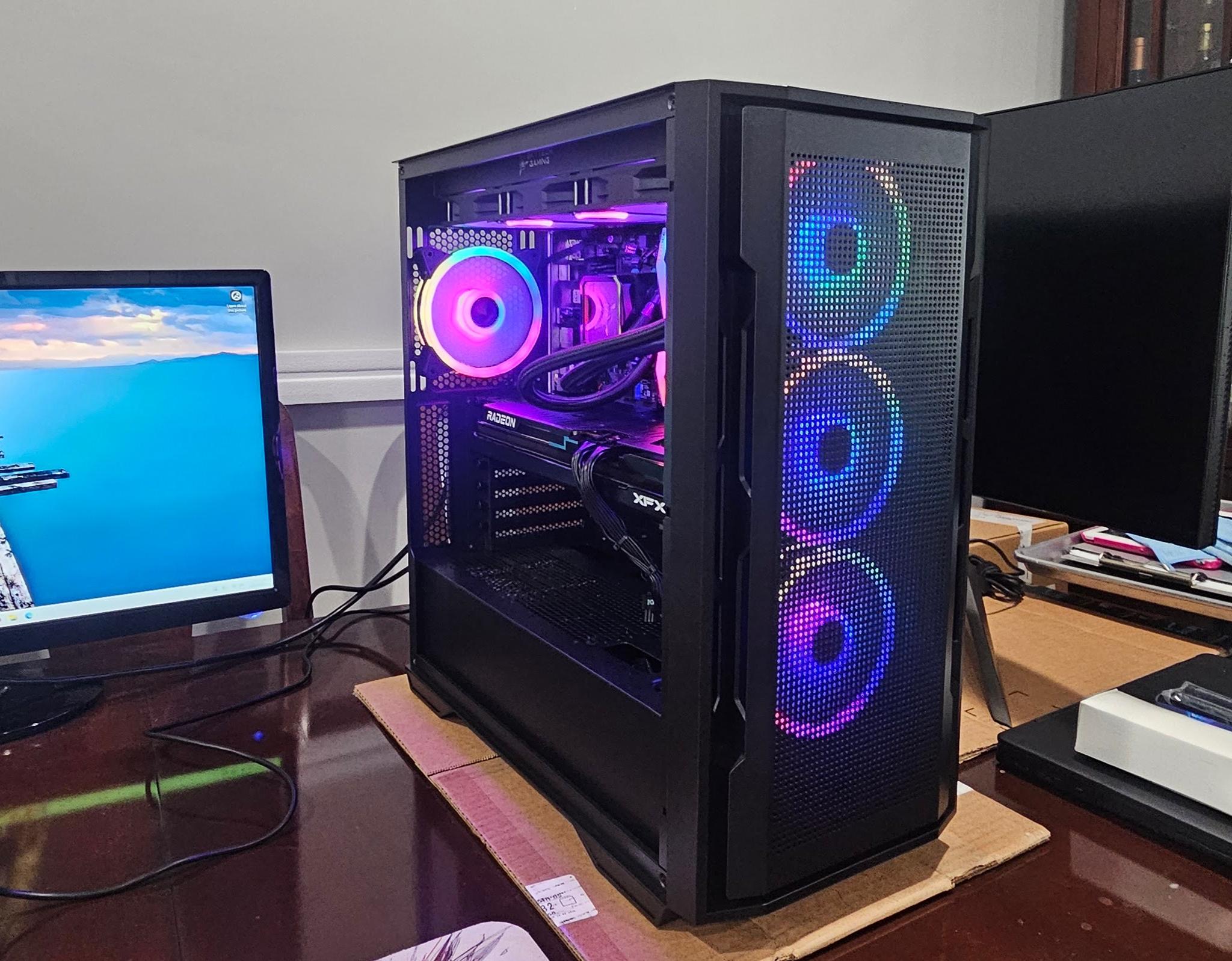 RX 7800XT / Ryzen 7700x / 32GB DDR5 / 2TB Nvme / Windows 11 Pro