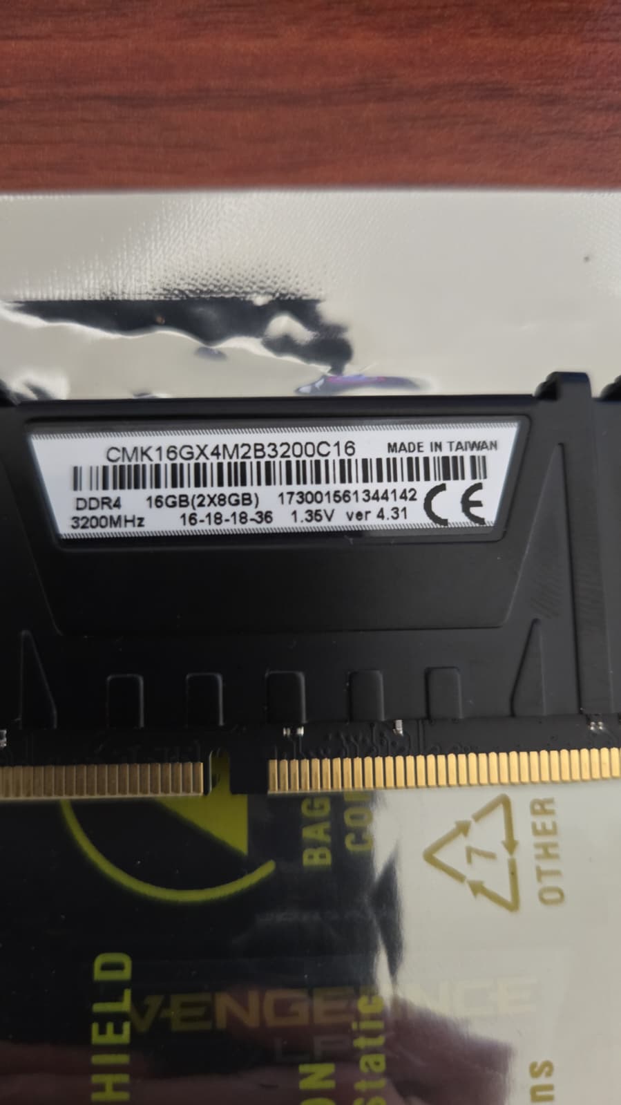 CORSAIR VENGEANCE 16GB DDR4 3200MHZ