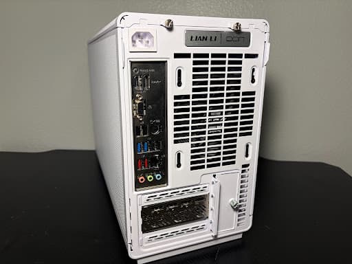 White/Wood Small Form Factor Gaming PC - RX 7700XT/Ryzen 5 7600X/32GB DDR5