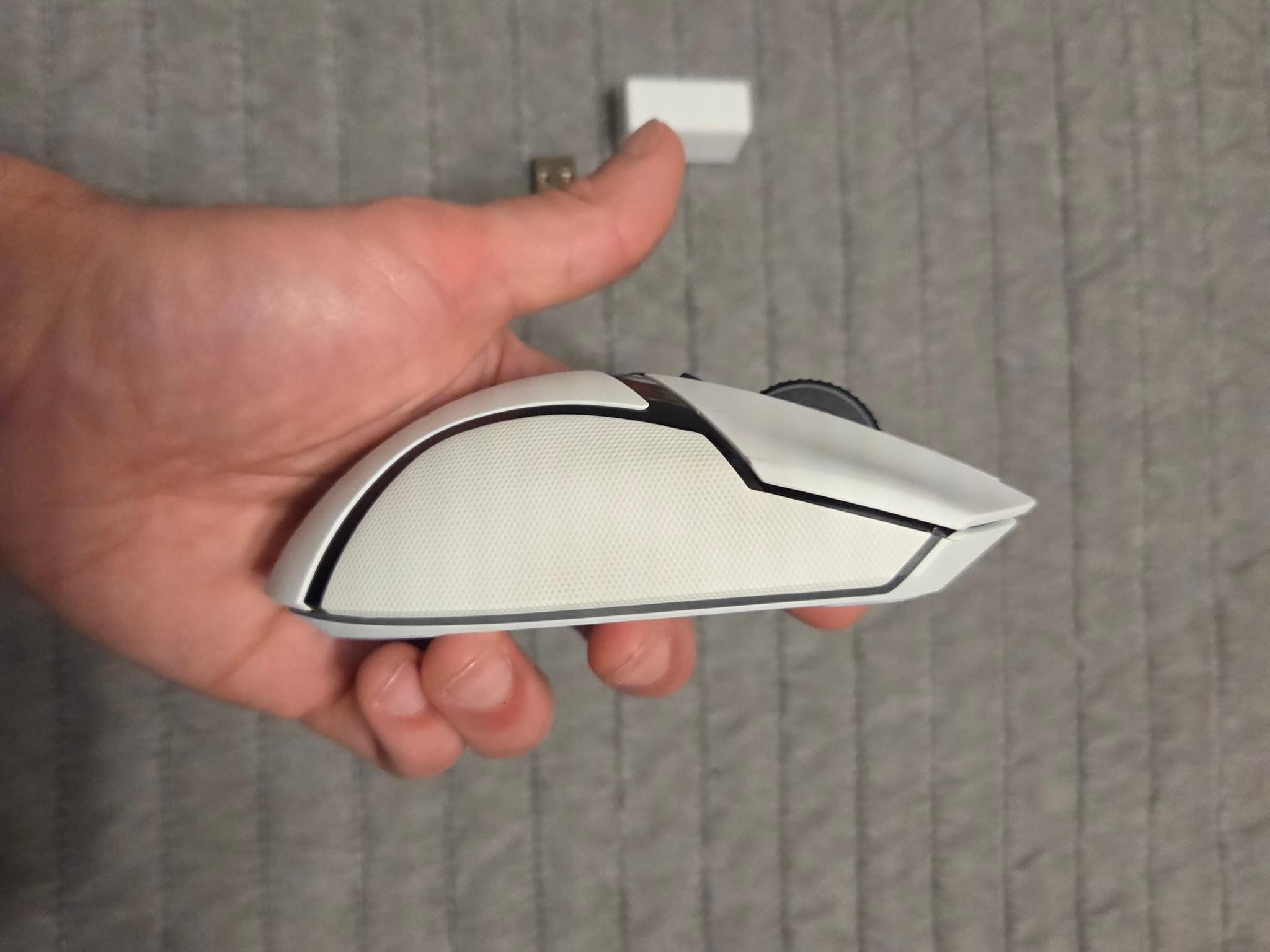 Razer Basilisk v3 pro 35k in Mercury White (Great Condition)