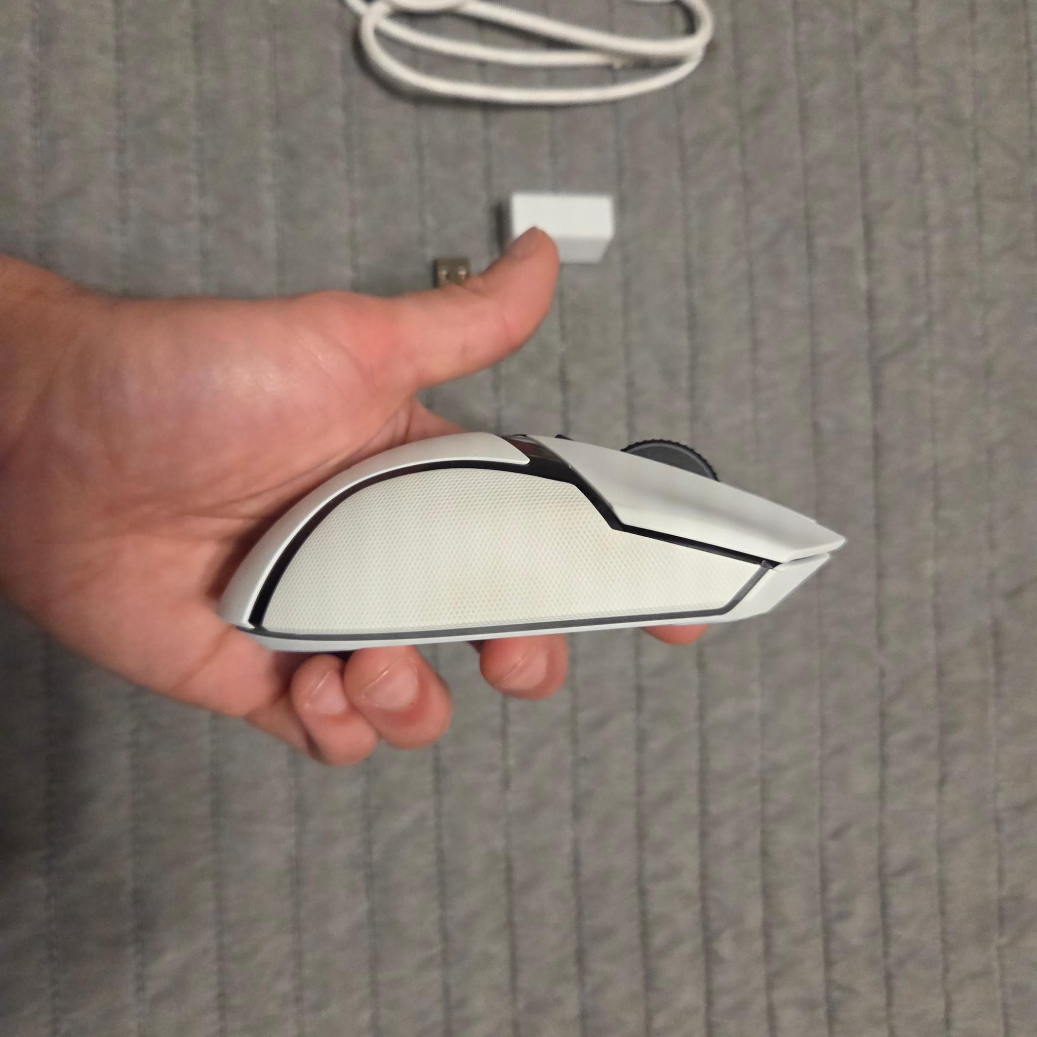 Razer Basilisk v3 pro 35k in Mercury White (Great Condition)