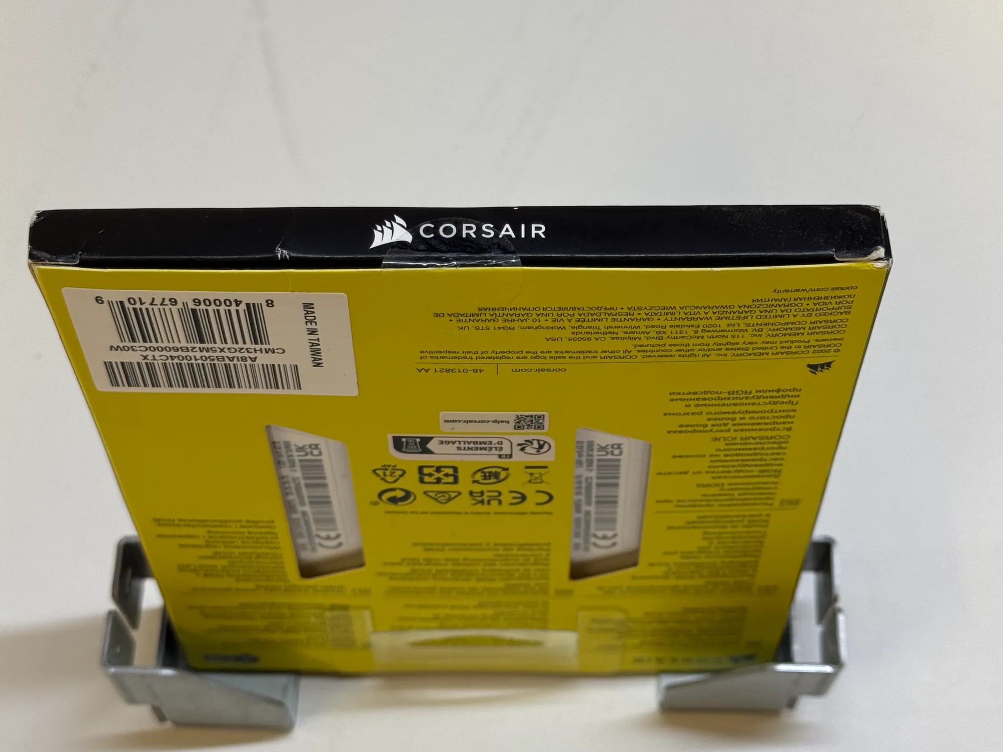 BNIB 32GB (16x2) DDR5 6000 CL30 White ARGB Corsair Vengeance