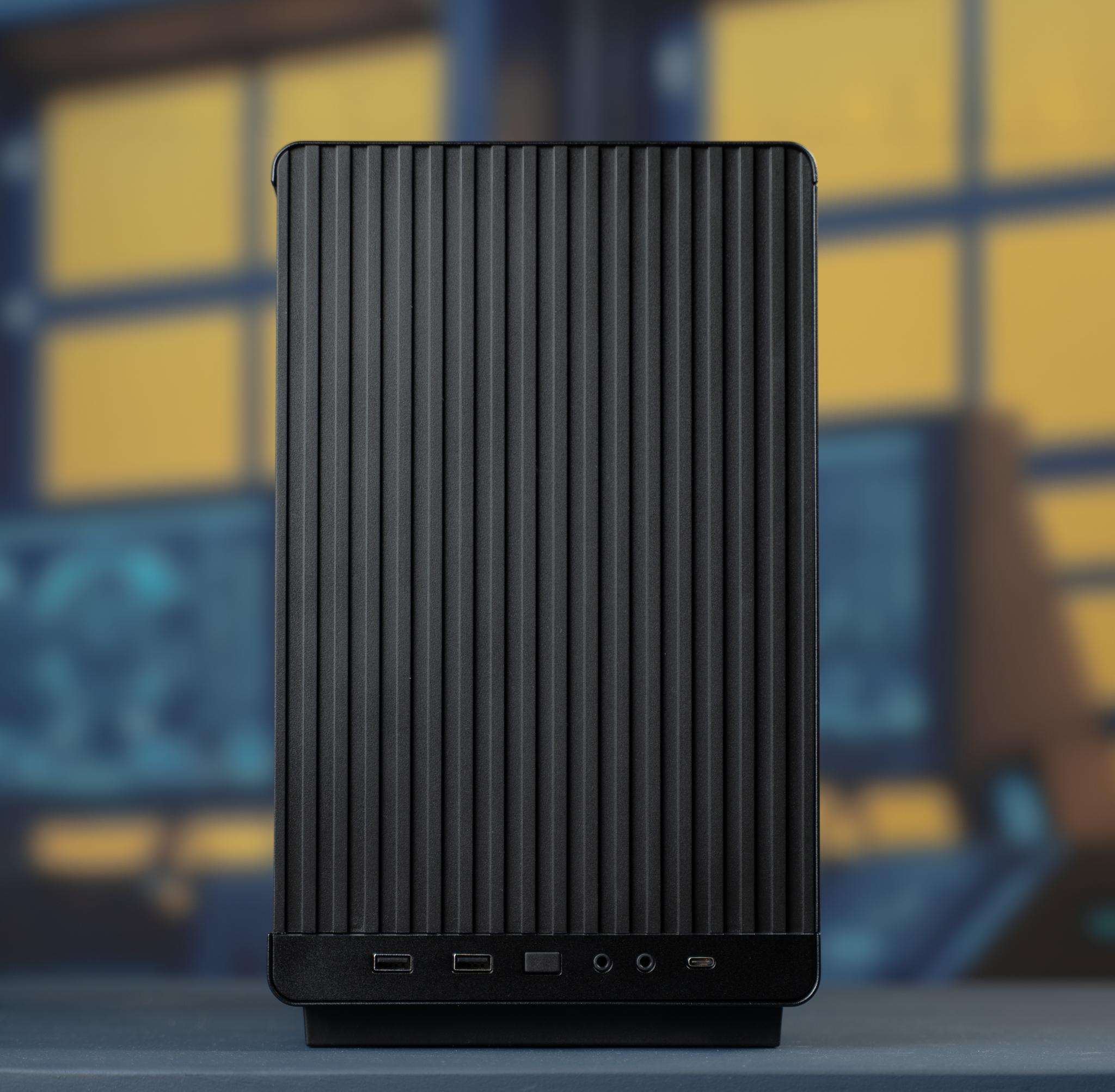 “STRATPERSONA 2” RTX 5060 Ryzen 5 7600X 32GB 1TB Windows 11 Gaming PC Powerhouse