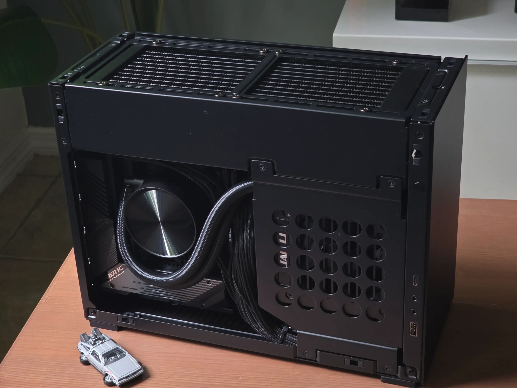 AMD Ryzen 7800X3D | RX 9070 XT 16GB | 32GB RAM | 2TB NVMe SSD | Custom mini-ITX Gaming PC