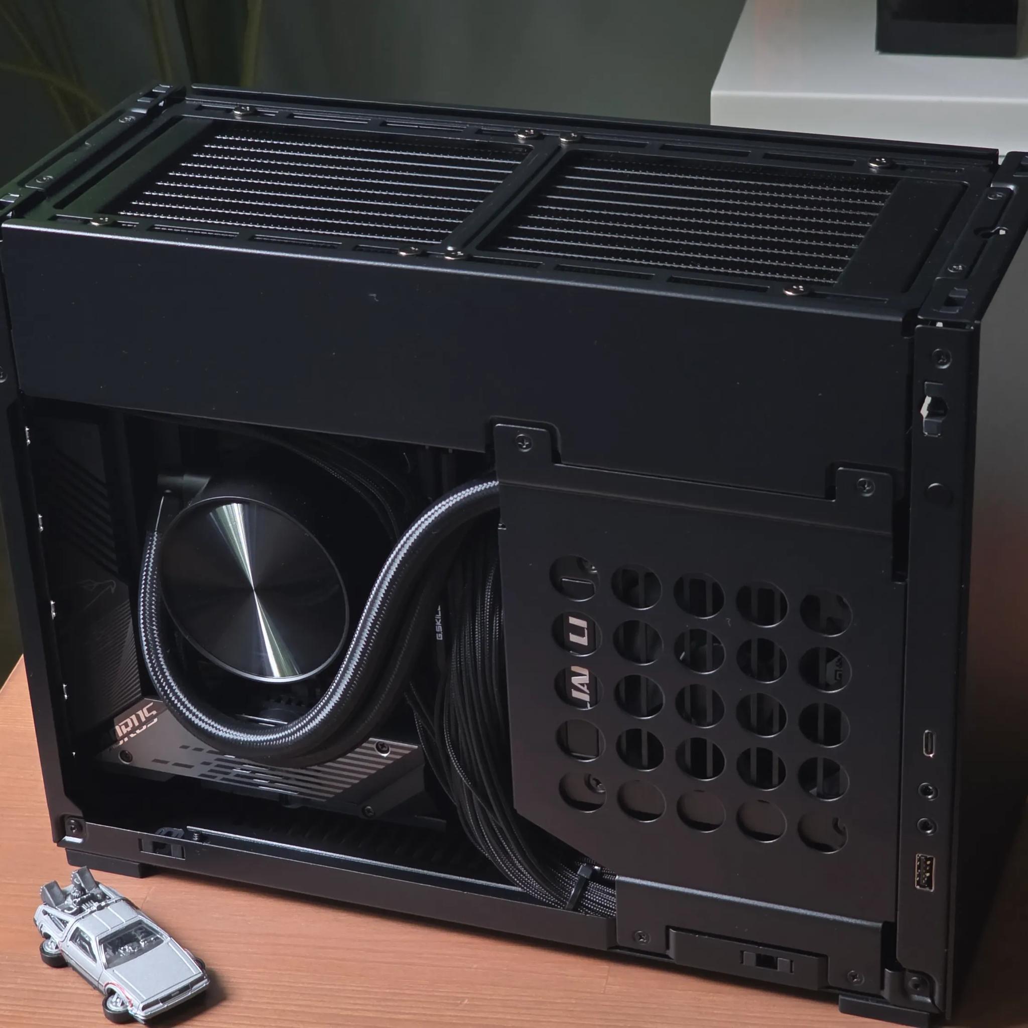 AMD Ryzen 7800X3D | RX 9070 XT 16GB | 32GB RAM | 2TB NVMe SSD | Custom mini-ITX Gaming PC