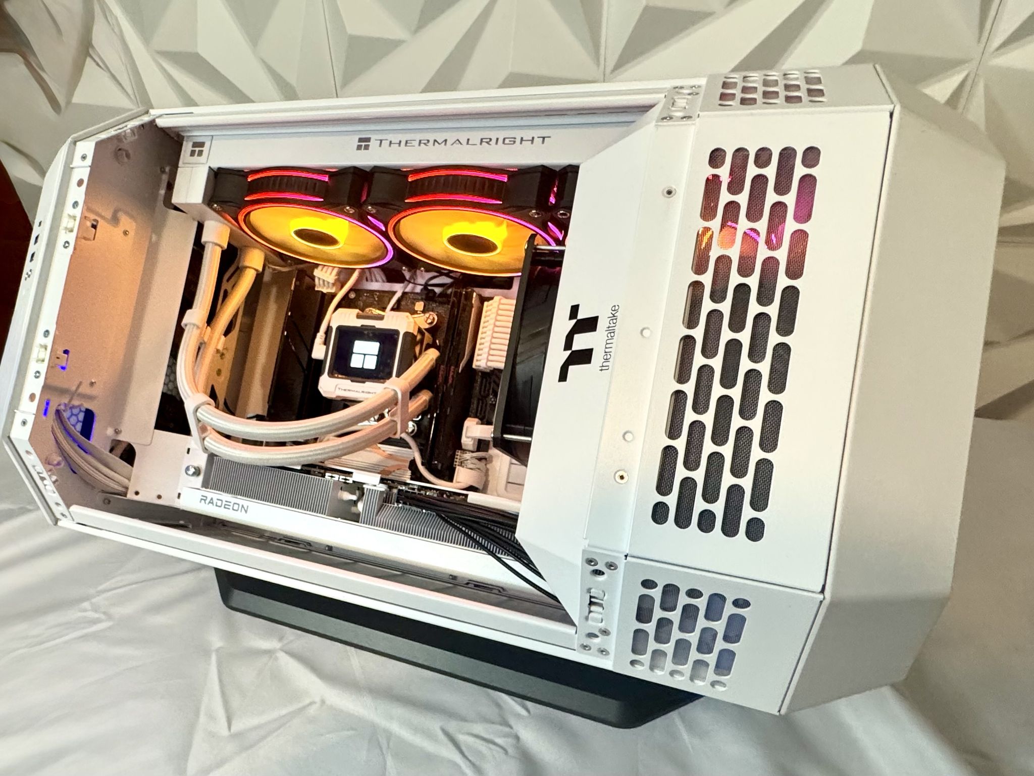 🚀🐰|High-end Gaming Pc| Ryzen 7 9700x, 9070xt, 64gb, 2tb, Wifi
