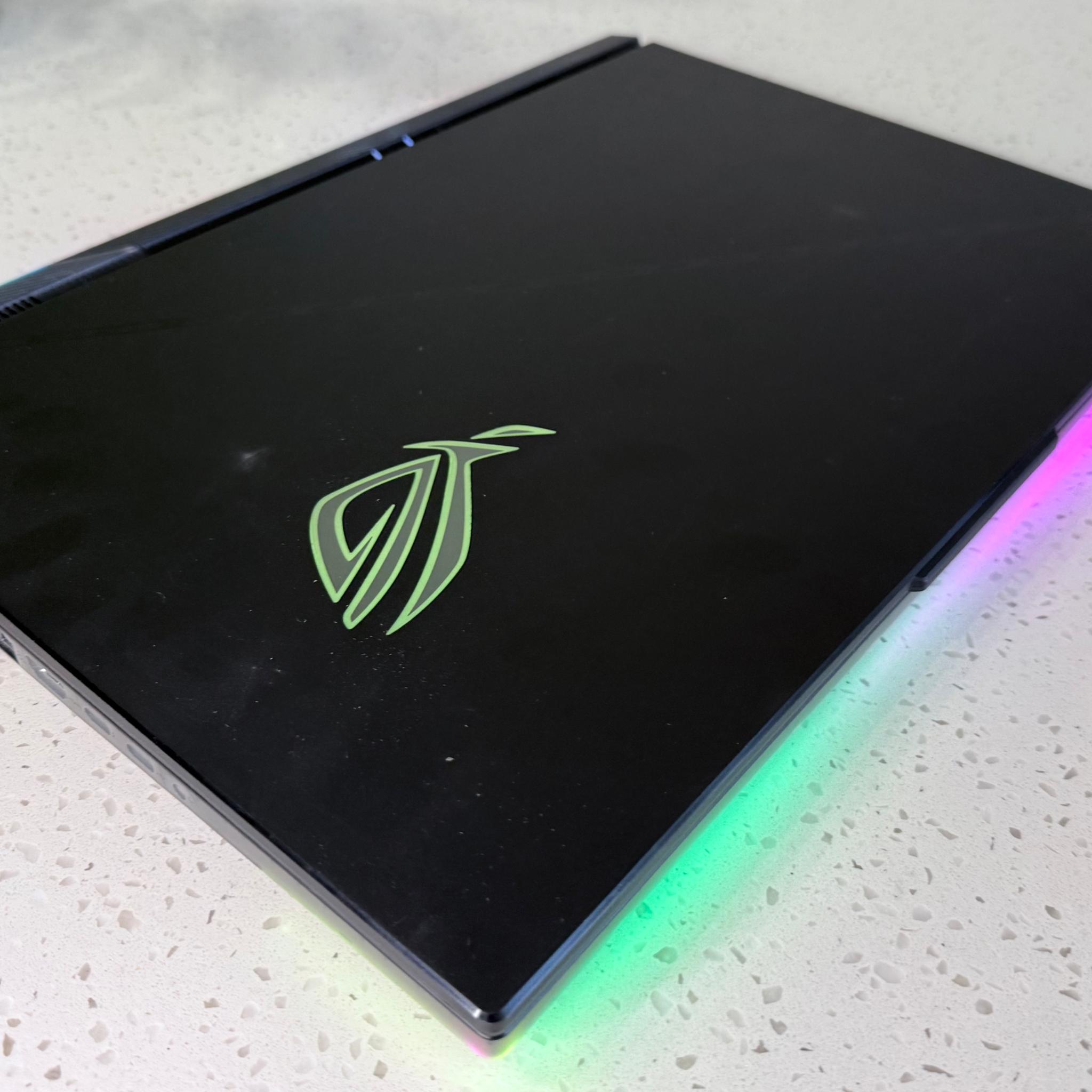 ROG Scar 18 i9 13980HX RTX 4090 1 TB NVME SSD (Raid0) Great condition