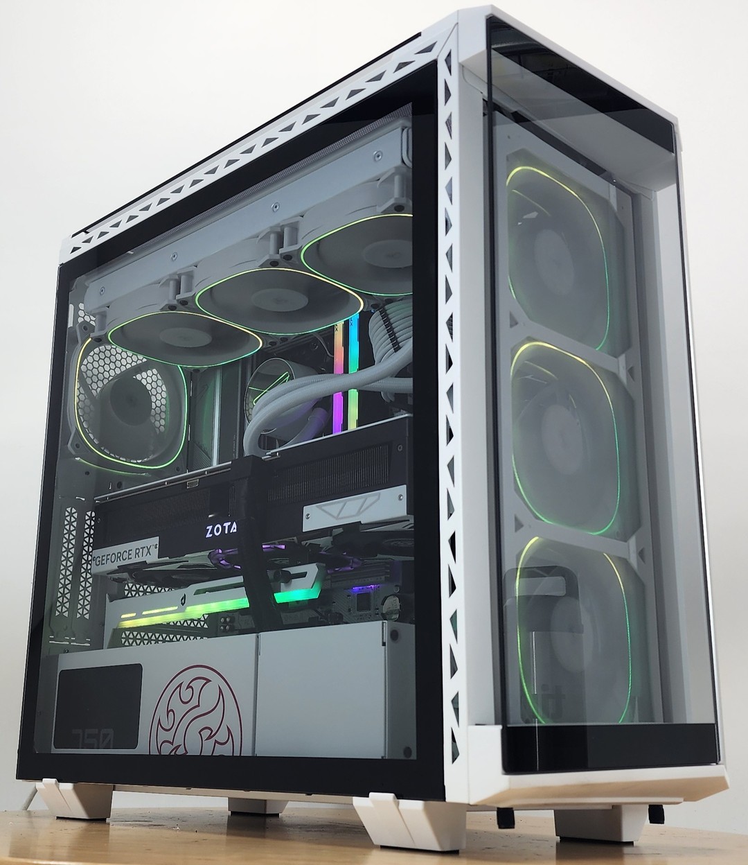 Gaming PC Ryzen 7 7800X3D 32GB RAM 2TB SSD RTX 5070 Ti 16GB