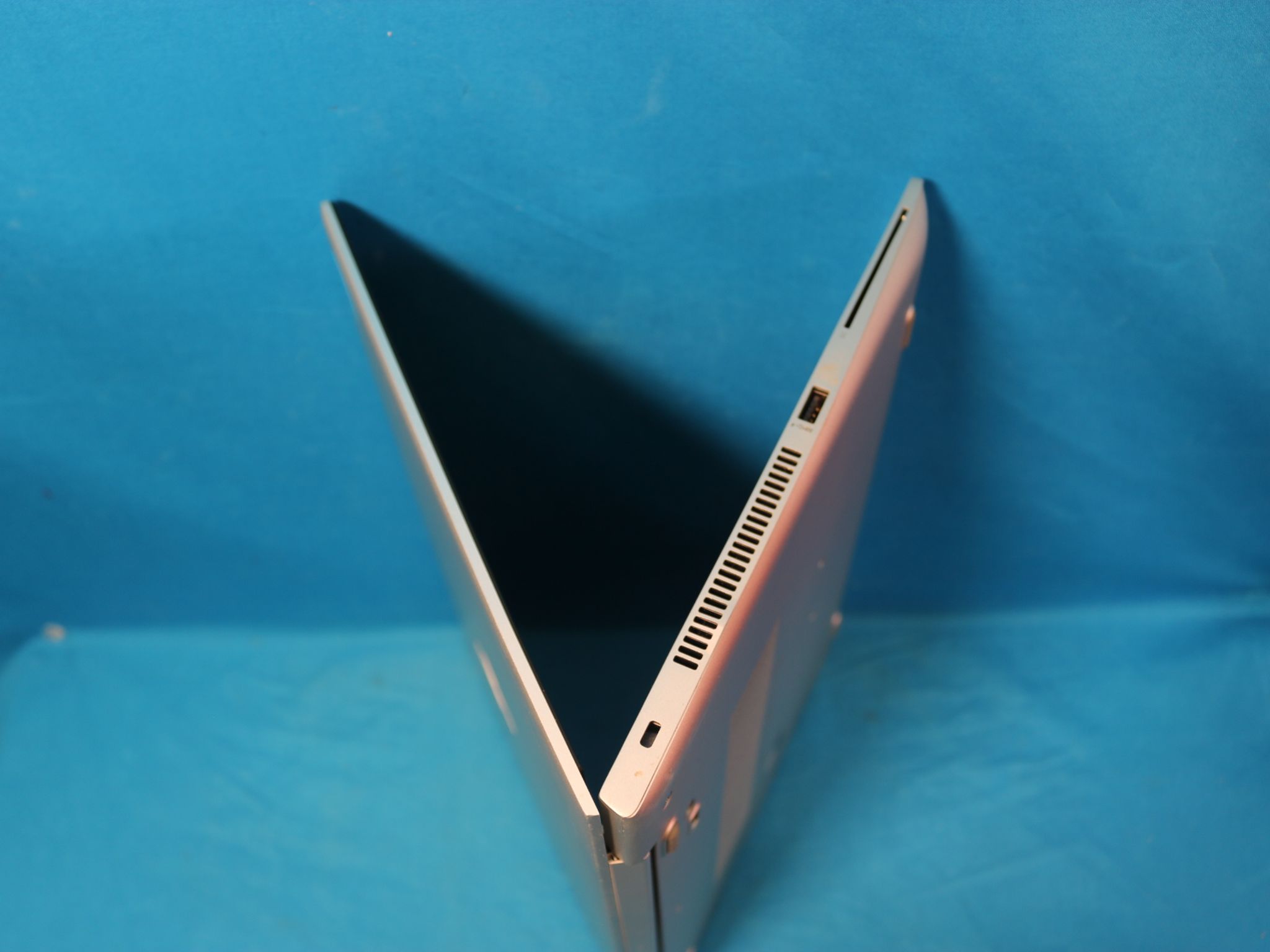 DIY - i5-8350u / 16GB RAM / 512GB - 14.0" Laptop - HP Elitebook 840 G5 - No OS