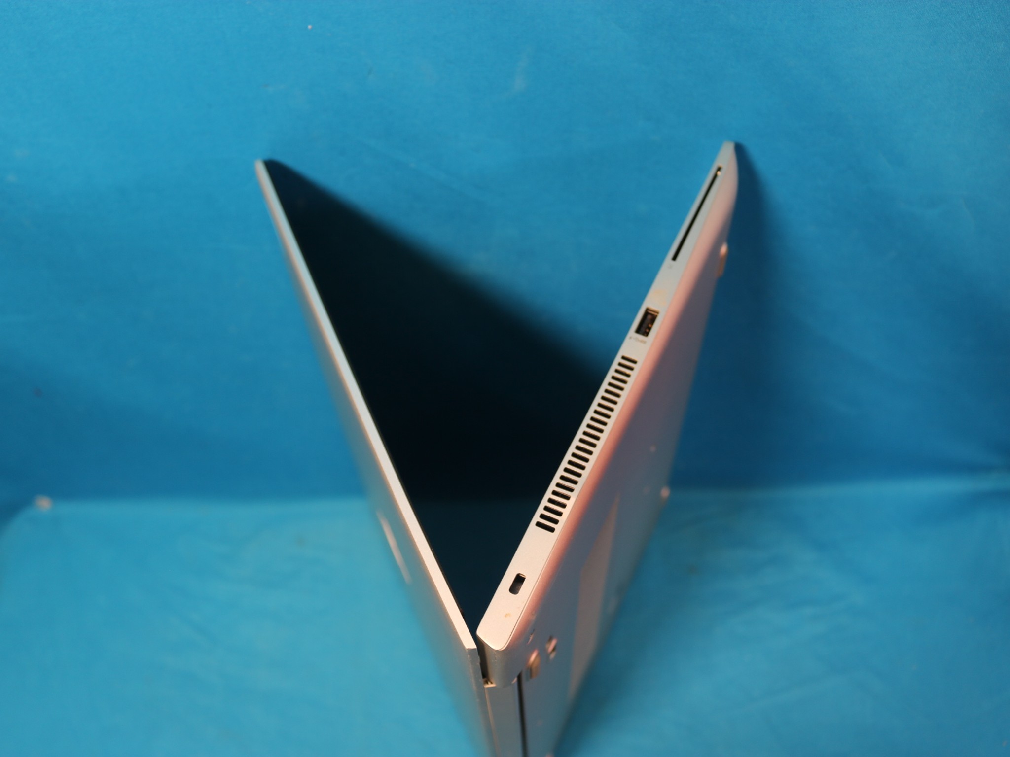 DIY - i5-8350u / 16GB RAM / 512GB - 14.0" Laptop - HP Elitebook 840 G5 - No OS