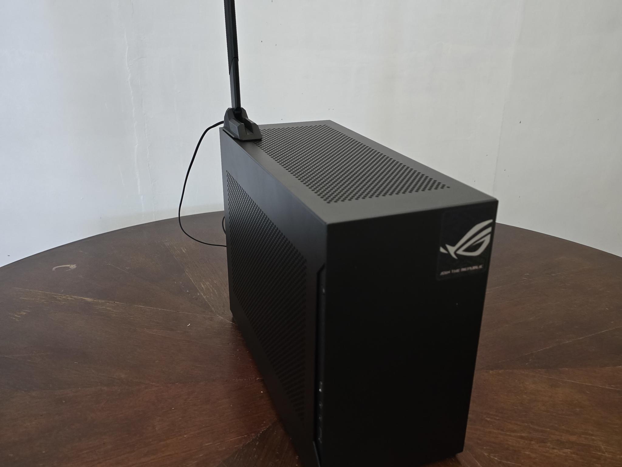 Compact Gaming – Ryzen 7 7800X3D | RTX 4070 | 64GB DDR5 | 240mm AIO | 1000W Platinum SFF PC