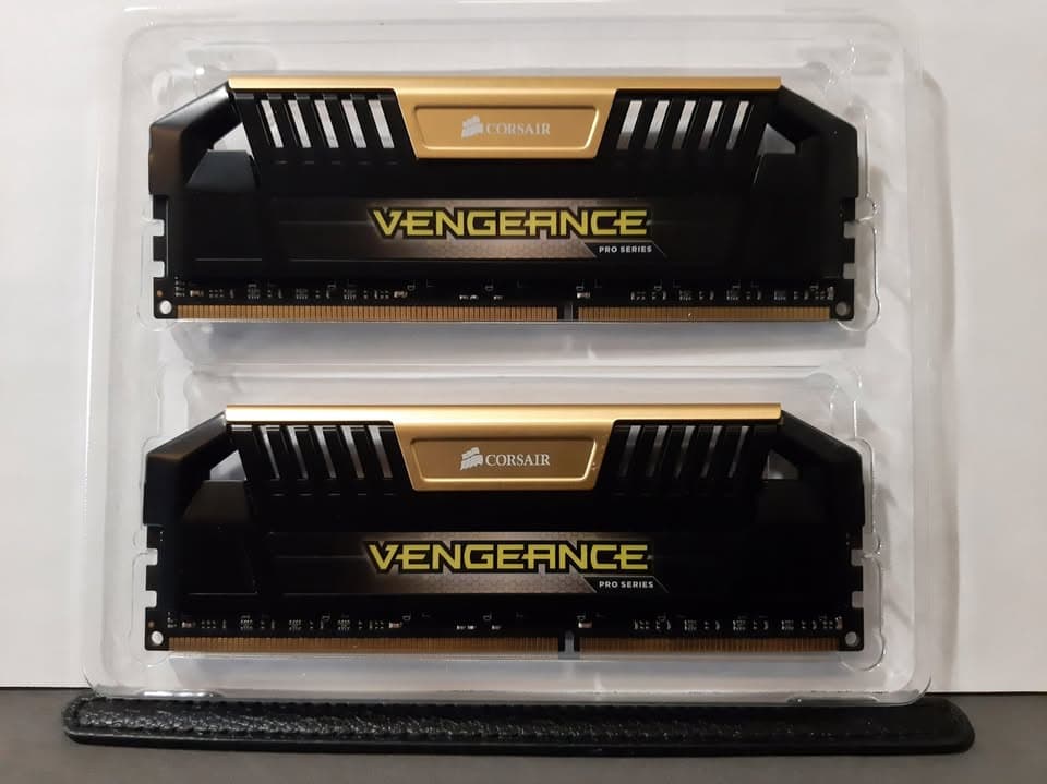 CORSAIR VENGEANCE PRO SERIES -16GB (2x8GB) DDR3 RAM 2400Mhz