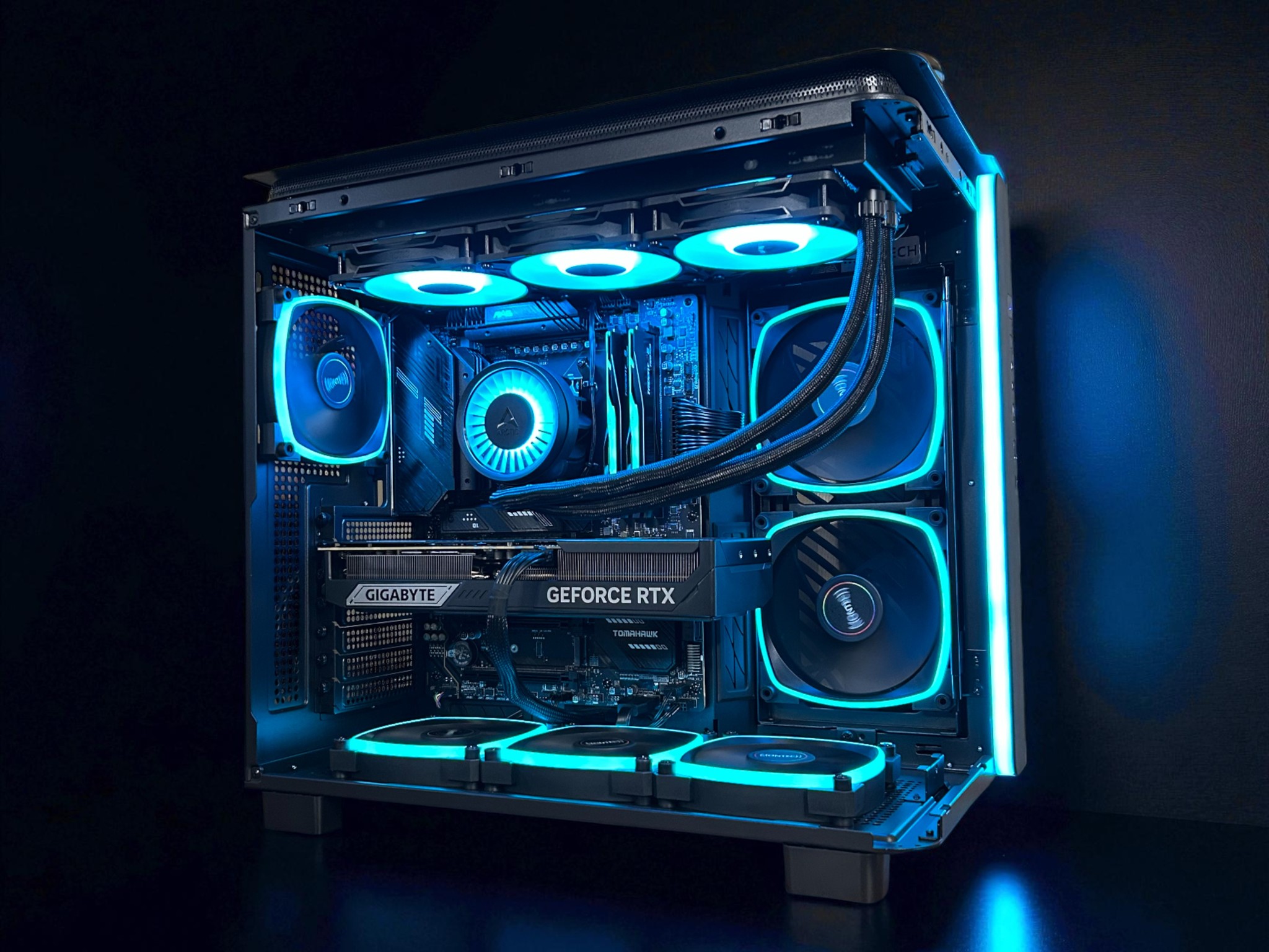 RTX 5080 | Ryzen 7 9800X3D | 32GB DDR5 6200MT/s CL30 | 2TB NVMe | The Commander RTX