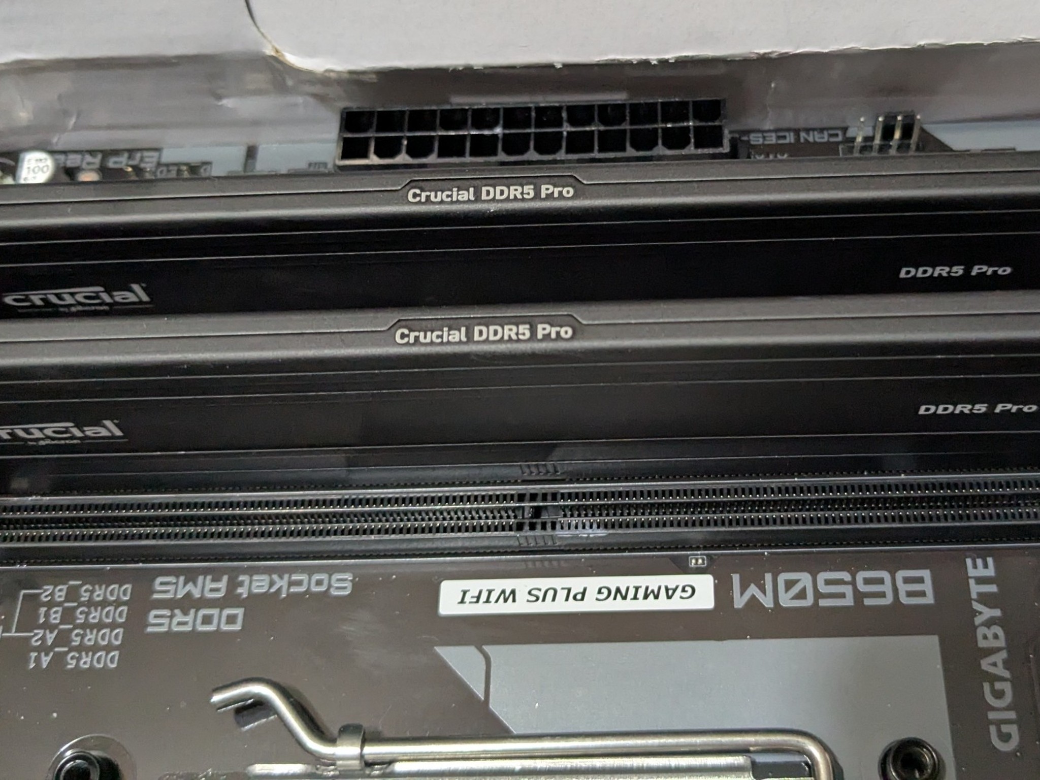 B650M Gaming Plus Wifi + Ryzen 5 7600X + 32GB DDR5-5600 + 1TB M.2