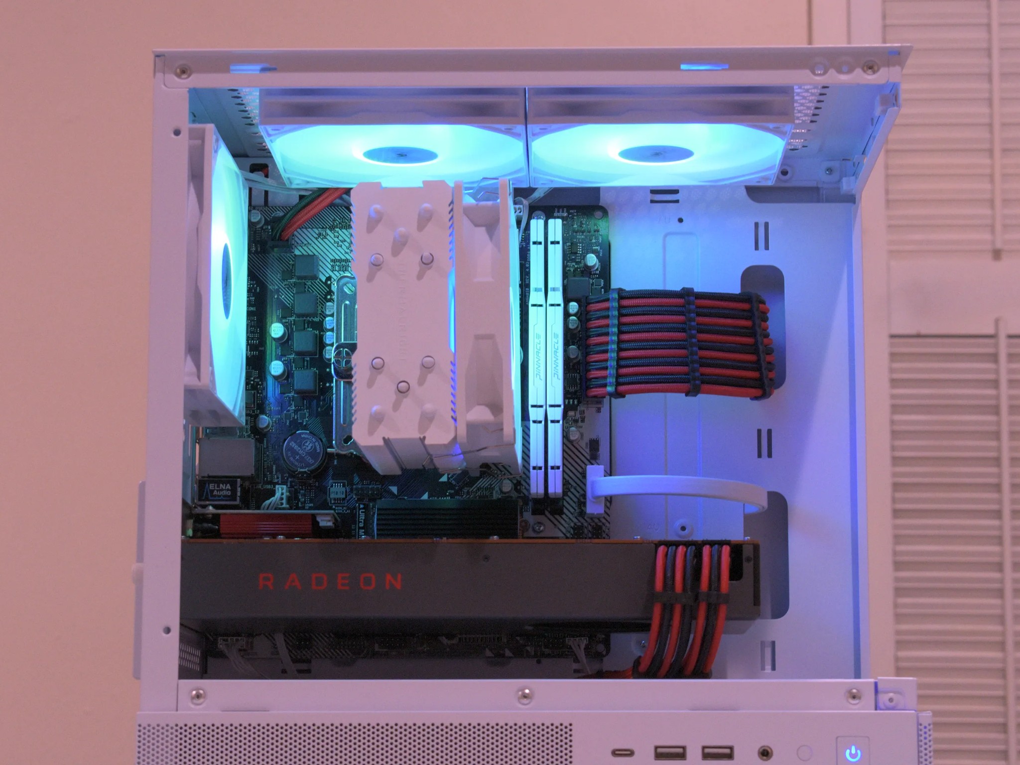 Gaming PC | Ryzen 5 3600 | AMD RX 5700 8GB | 16GB DDR4 | 1TB nVME SSD | 1080p White Gaming PC RGB