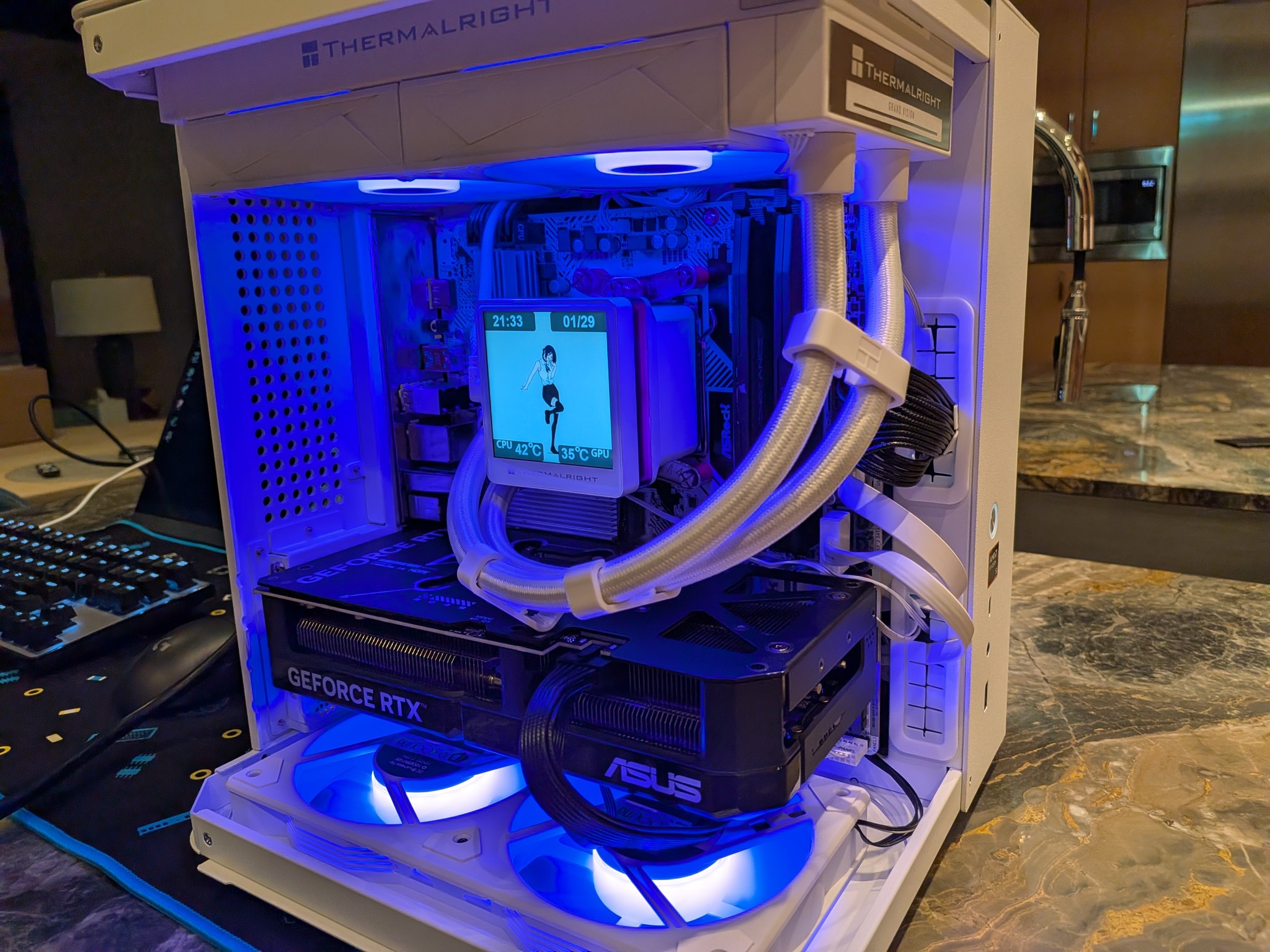 Bomb Devil Snow - RTX 5070, Ryzen 5 9600X, 32 GB DDR5 RAM, 2 TB Gen 5 NVME, RGB, Liquid Cooled