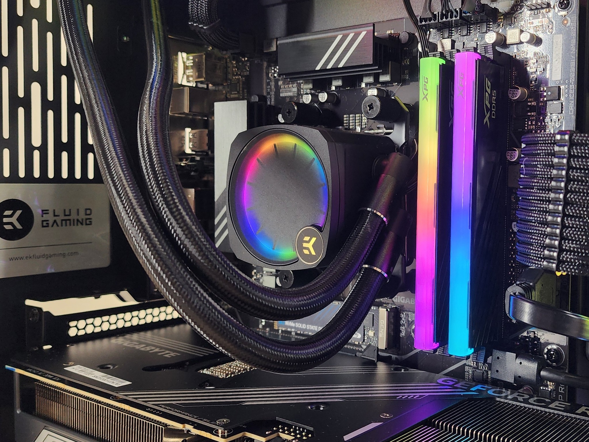Gaming PC Ryzen 7 9700X 32GB RAM 2TB SSD RTX 5070 Ti 16GB Windows 11 Computer