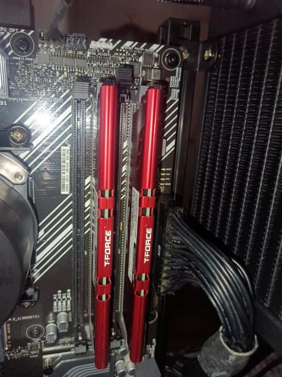 Combo Asus B550-Plus/ Ryzen 5 2600 W\ 16GB TForce DDR4 3200Mhz CL18 and 1 TB Crucial P3 M.2
