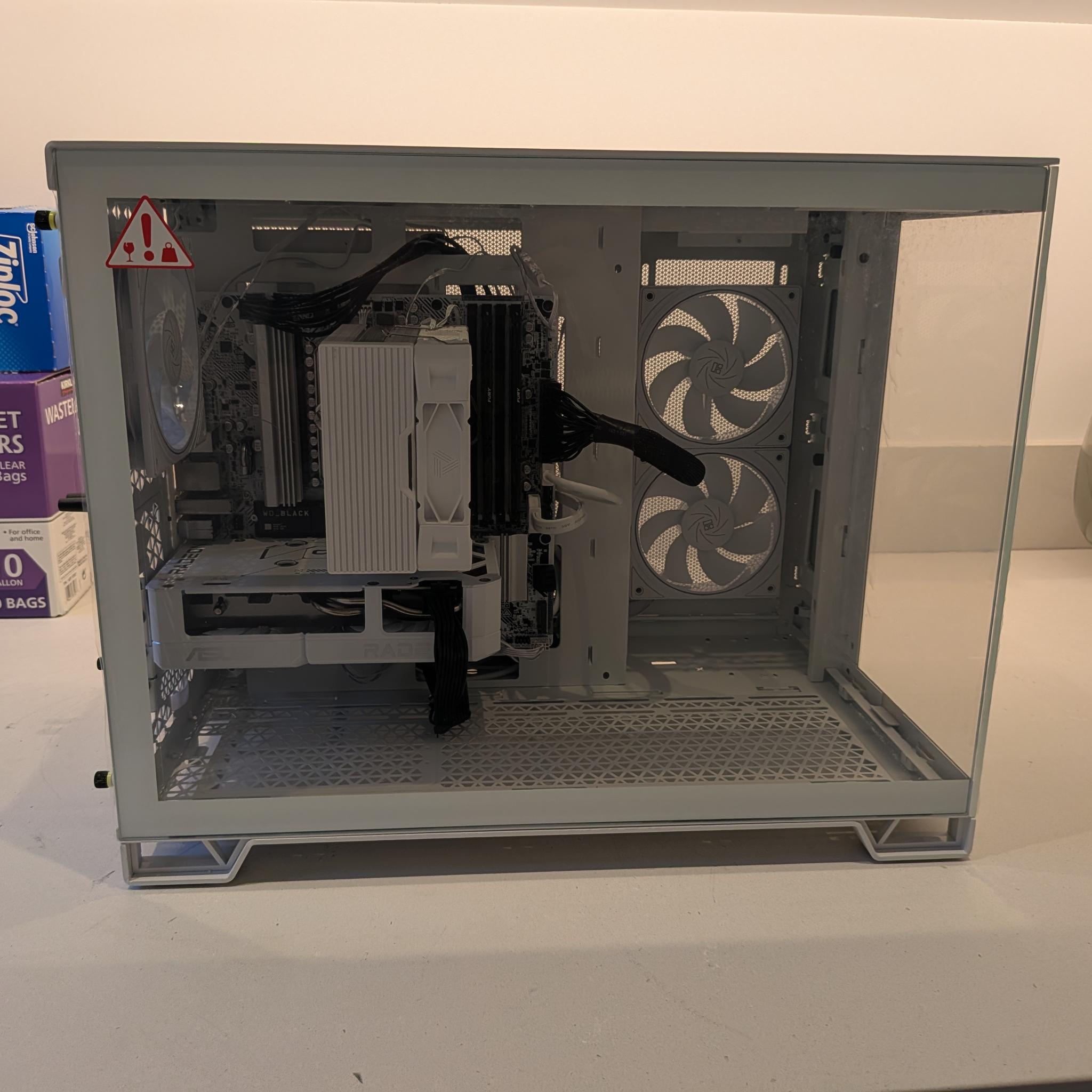 1440p Snowball - RX 9060 XT 16GB, Ryzen 5 7600, 32 GB DDR5, 2 TB Gen 4, RGB