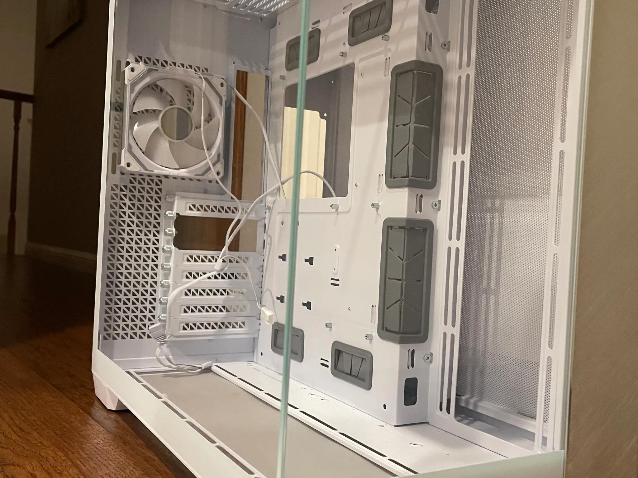 Antec C8 White, Dual-Chamber, 360mm Radiator Support, Seamless Tempered Glass Front & Side Panels