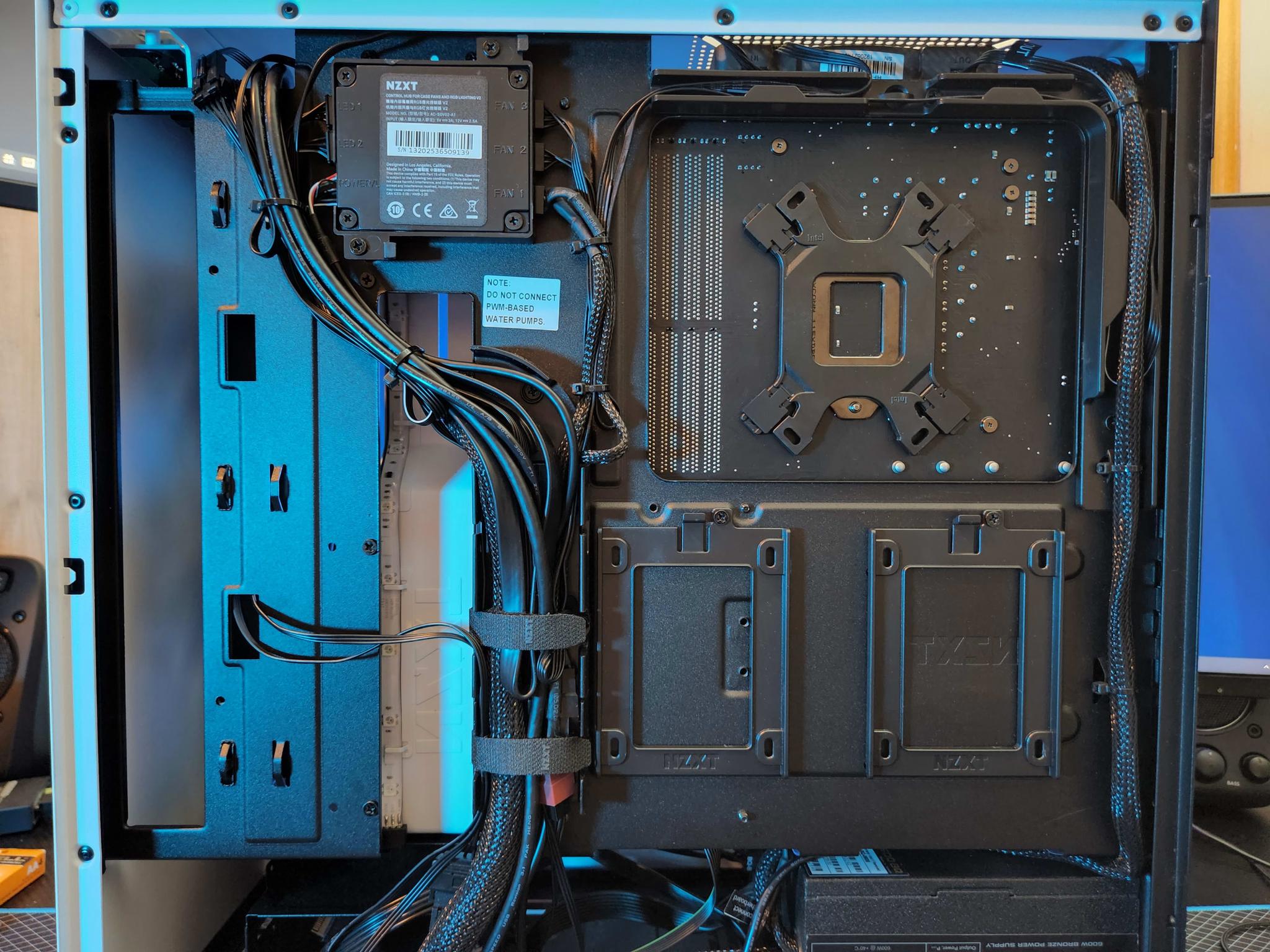 Custom 6700k | GTX 1070 | 16GB 3000 MHz | 1TB NVME SSD Gaming PC