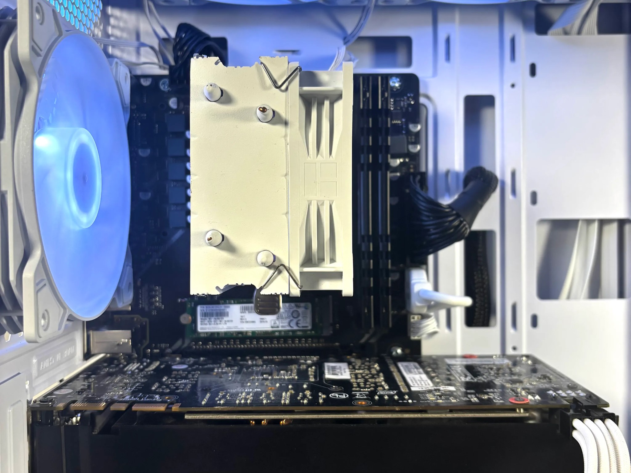 ⚪️⚪️ | Ryzen 5 2600 + GTX 1070 8GB | 16GB | WiFi INCLUDED