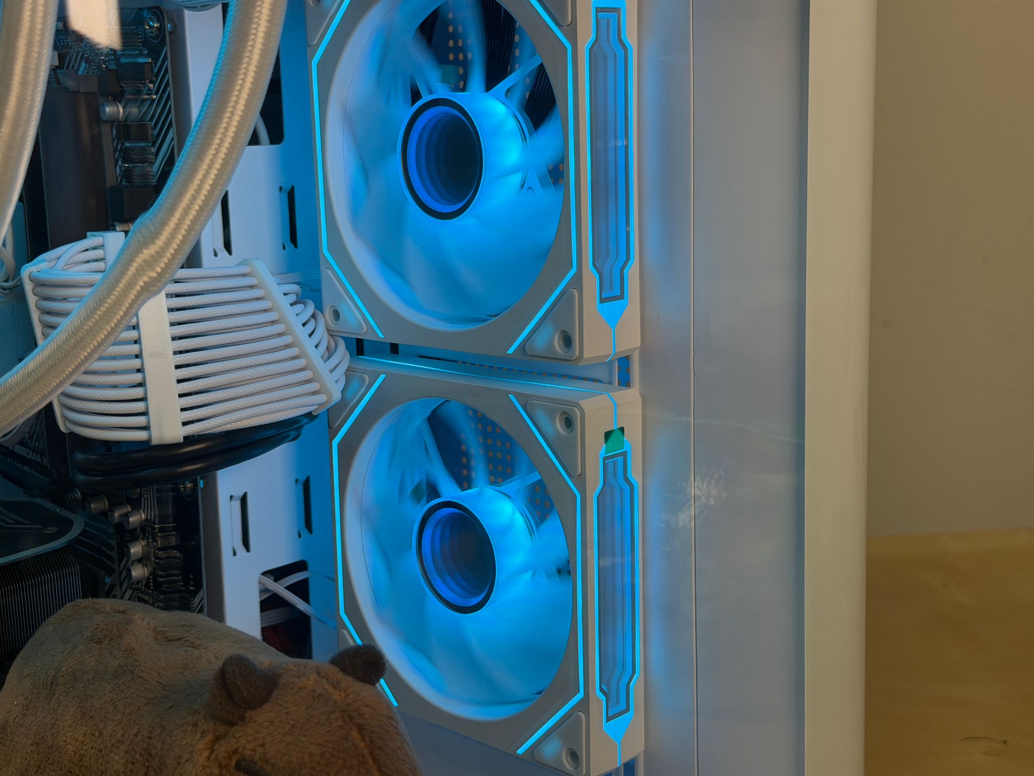 🧊💎 1440p White Gaming PC -  Ryzen 7 5700x / RTX 4070  / 1TB NVME SSD / 32GB Ram / Wifi + Bluetooth