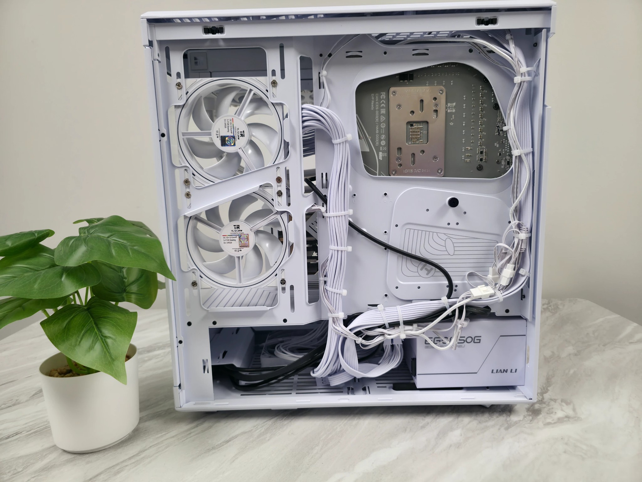 4k High-End Ice White Gaming PC Computer (RTX 5080 16gb, 9800X3D, 32gb DDR5 6000 MTs cl30)