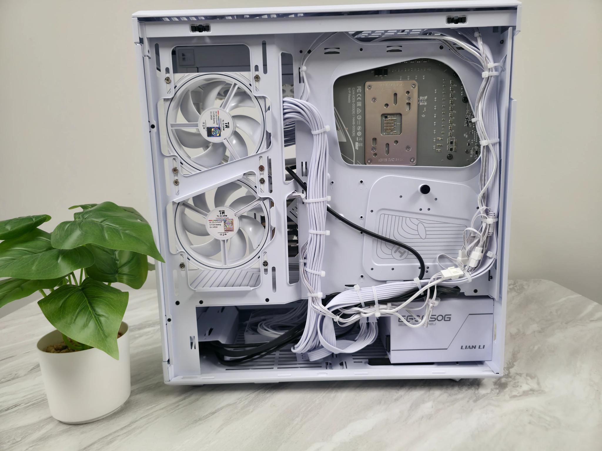 4k High-End Ice White Gaming PC Computer (RTX 5080 16gb, 9800X3D, 32gb DDR5 6000 MTs cl30)