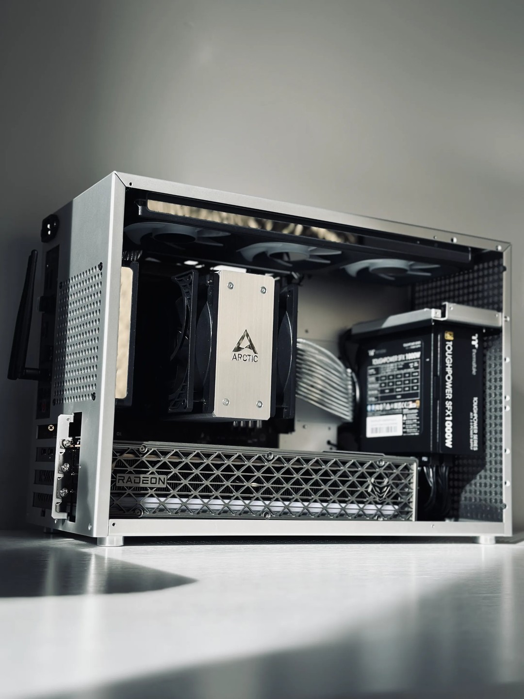 Platinum Minimal SFF PC Build (7800X3D + 9070XT) | Jawa