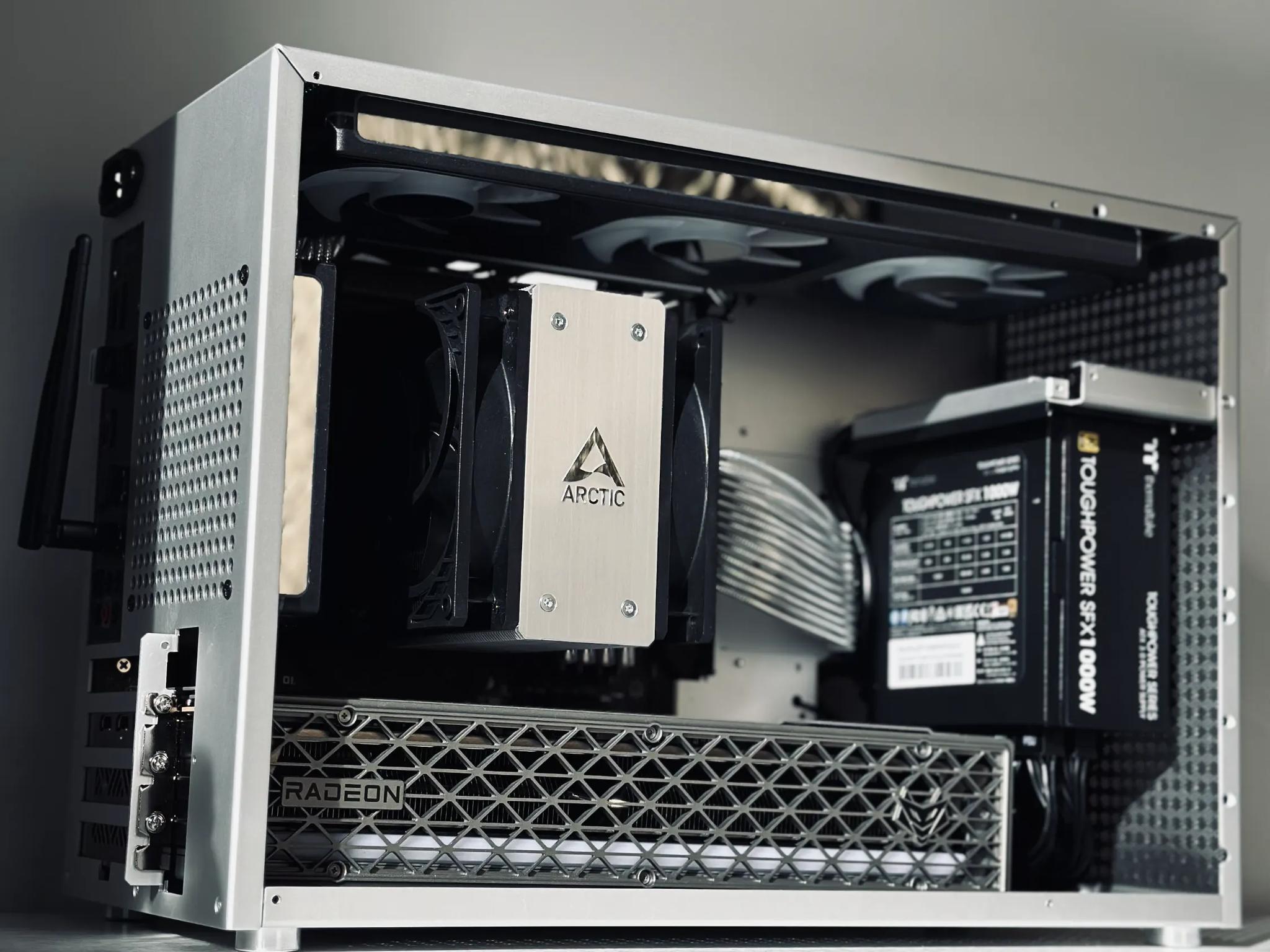 Platinum Minimal SFF PC Build (7800X3D + 9070XT)