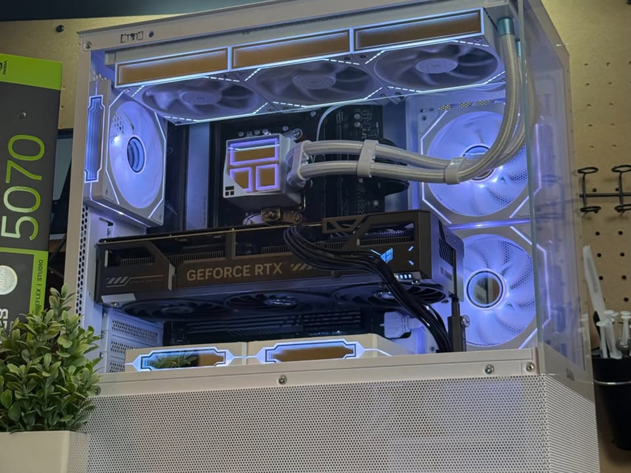1440P / 4K Gaming PC | RTX 5070 | Ryzen 5 9600x | 32GB DDR5 RAM | 1TB | Windows 11