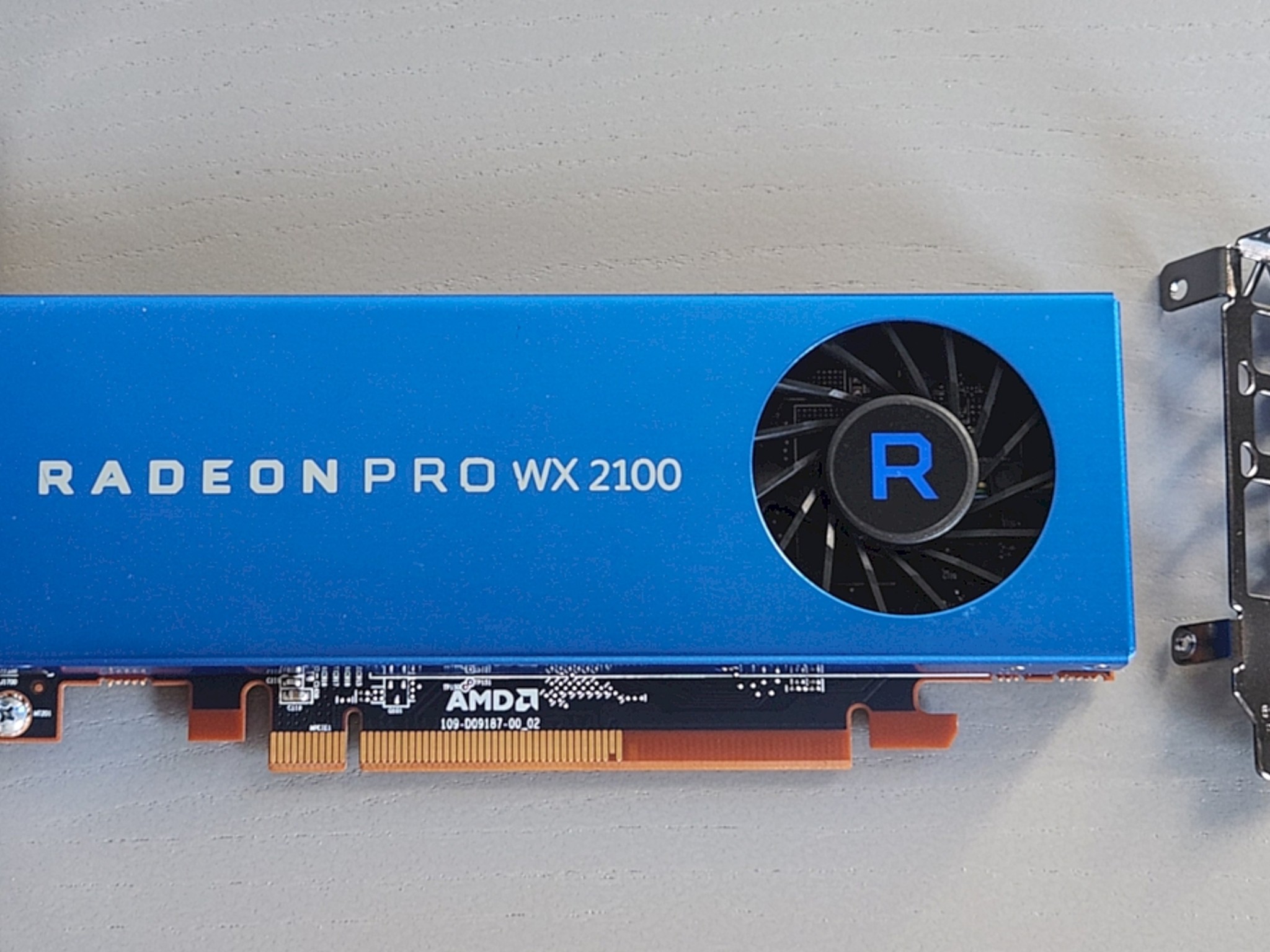 AMD Radeon Pro WX 2100