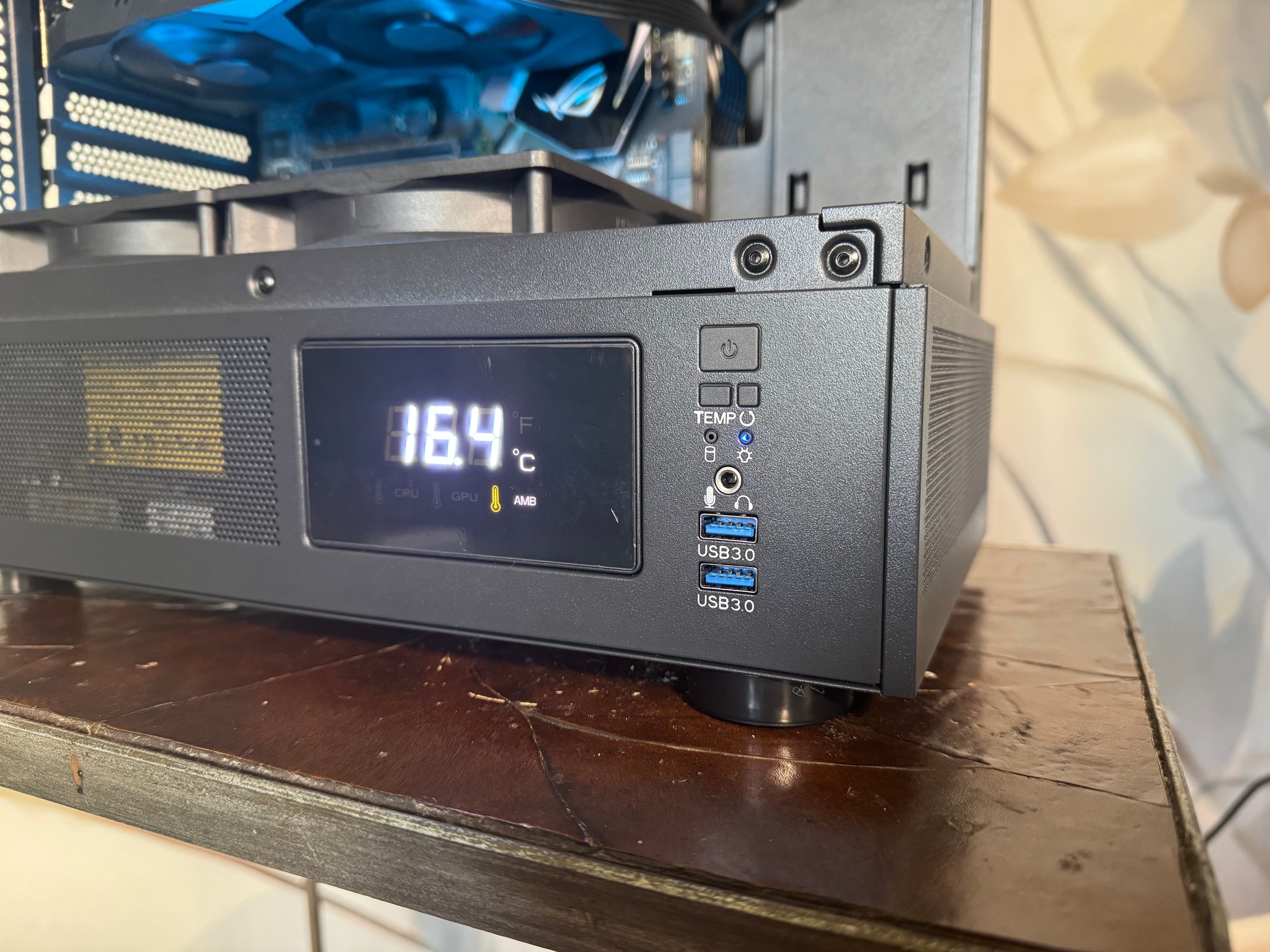 Panoramic Budget Gaming PC - GTX 1660 OC - Ryzen 5 - Temp Display - 740GB Storage